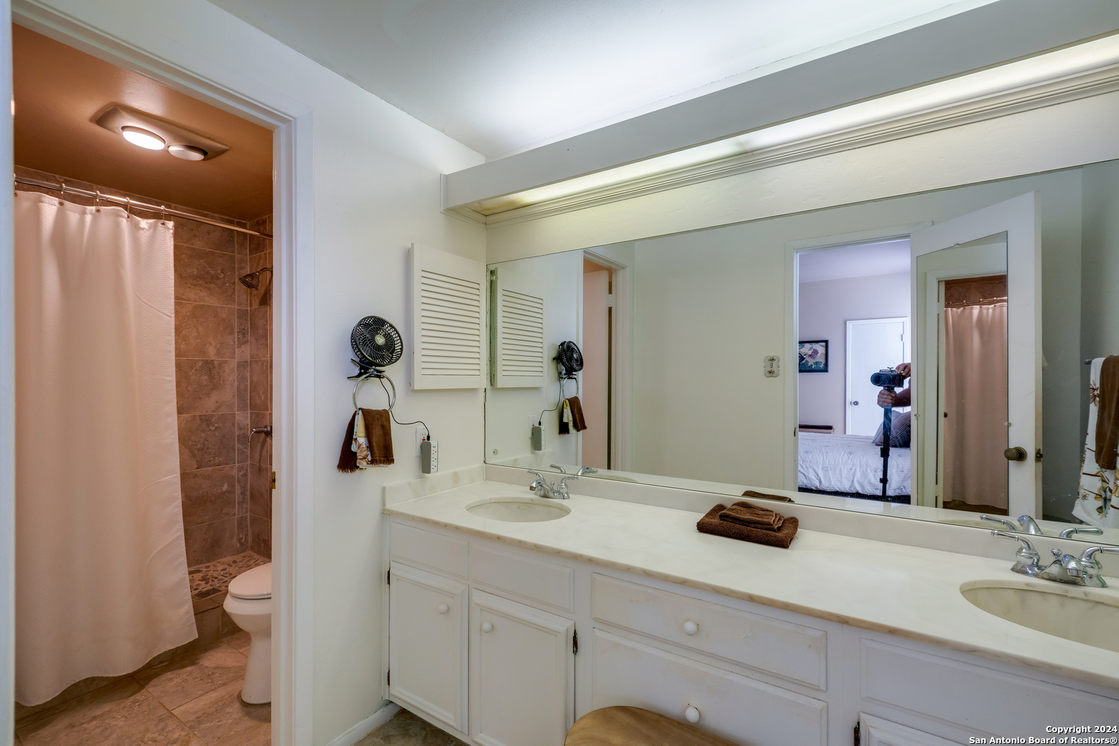 3678 HIDDEN DR Unit: 2402