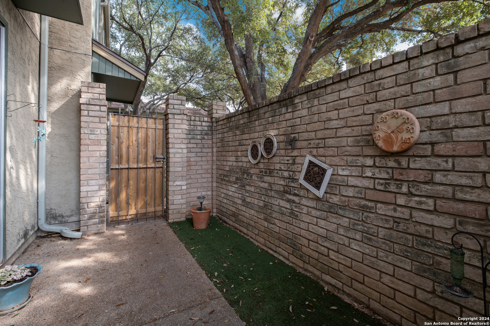 3678 HIDDEN DR Unit: 2402