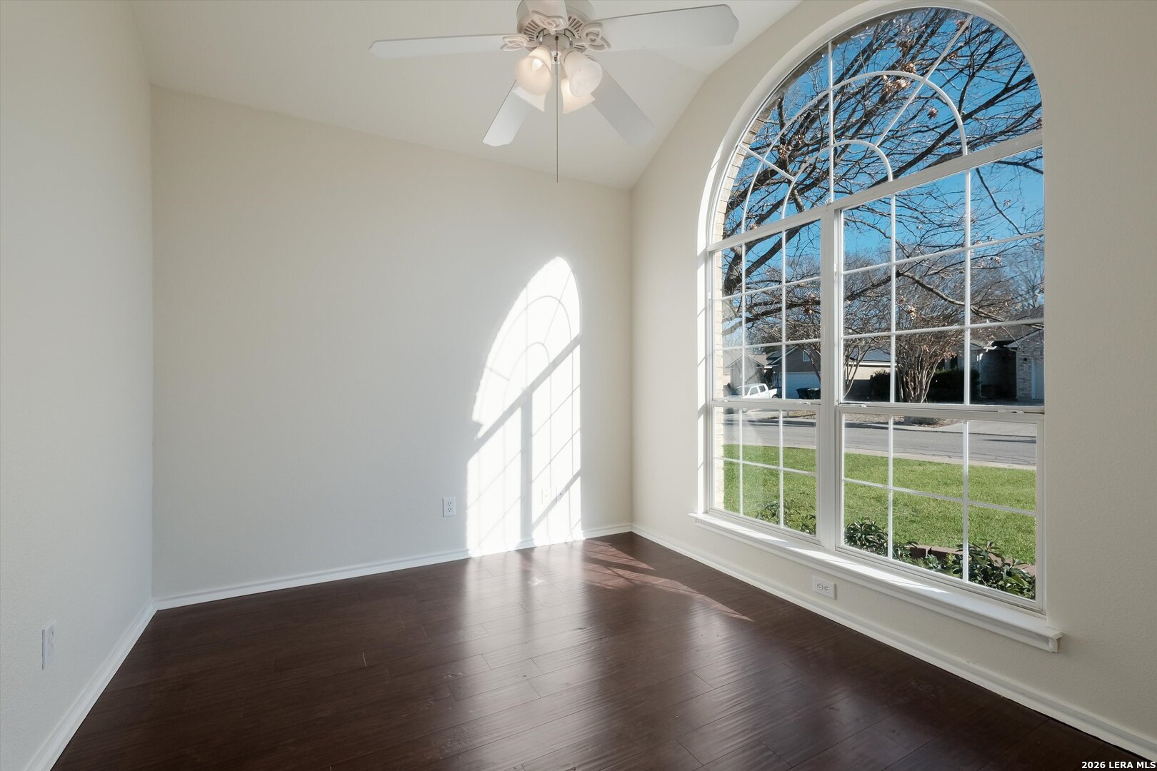 15315 Spring Land