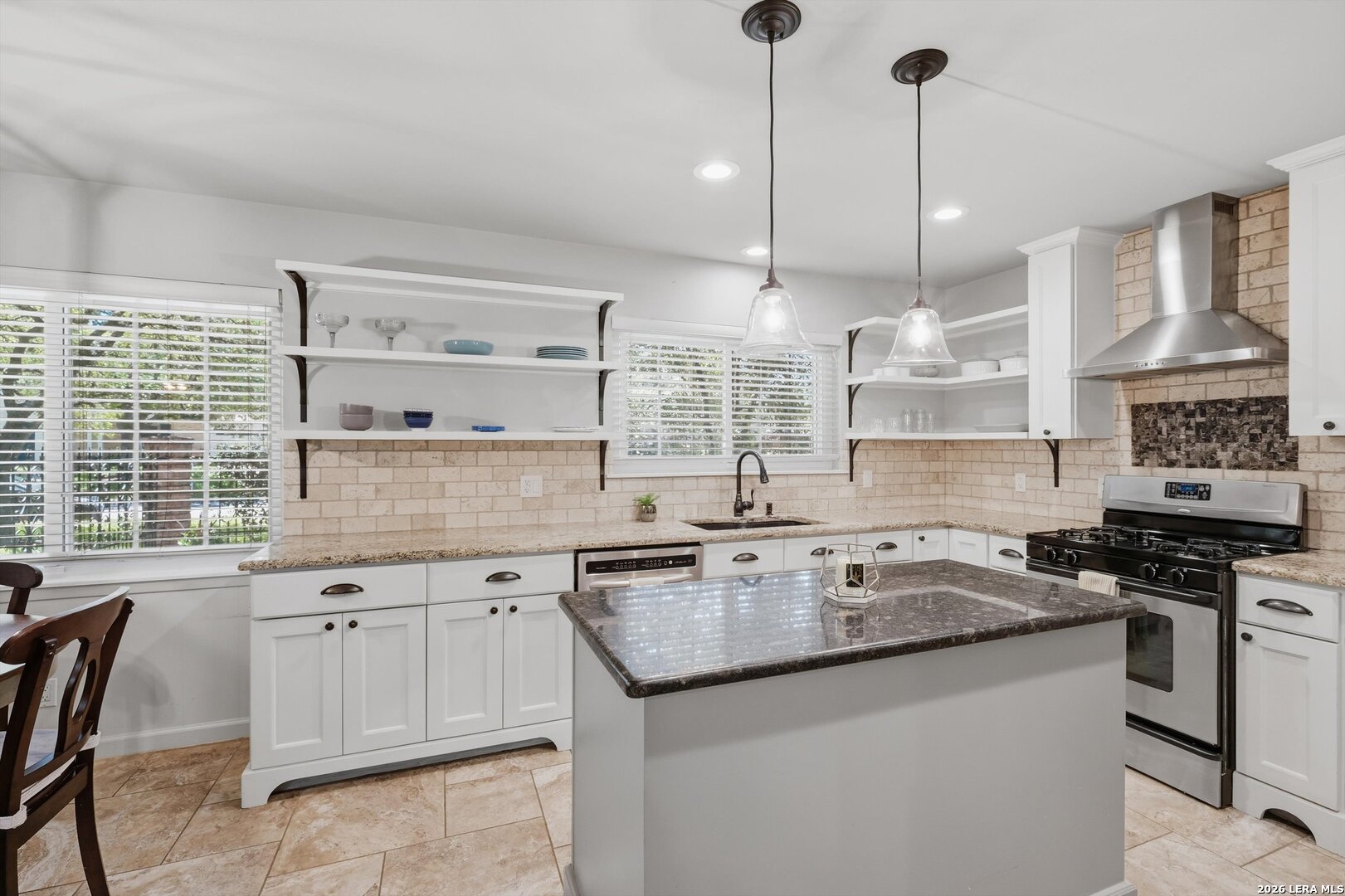 407 FANTASIA ST