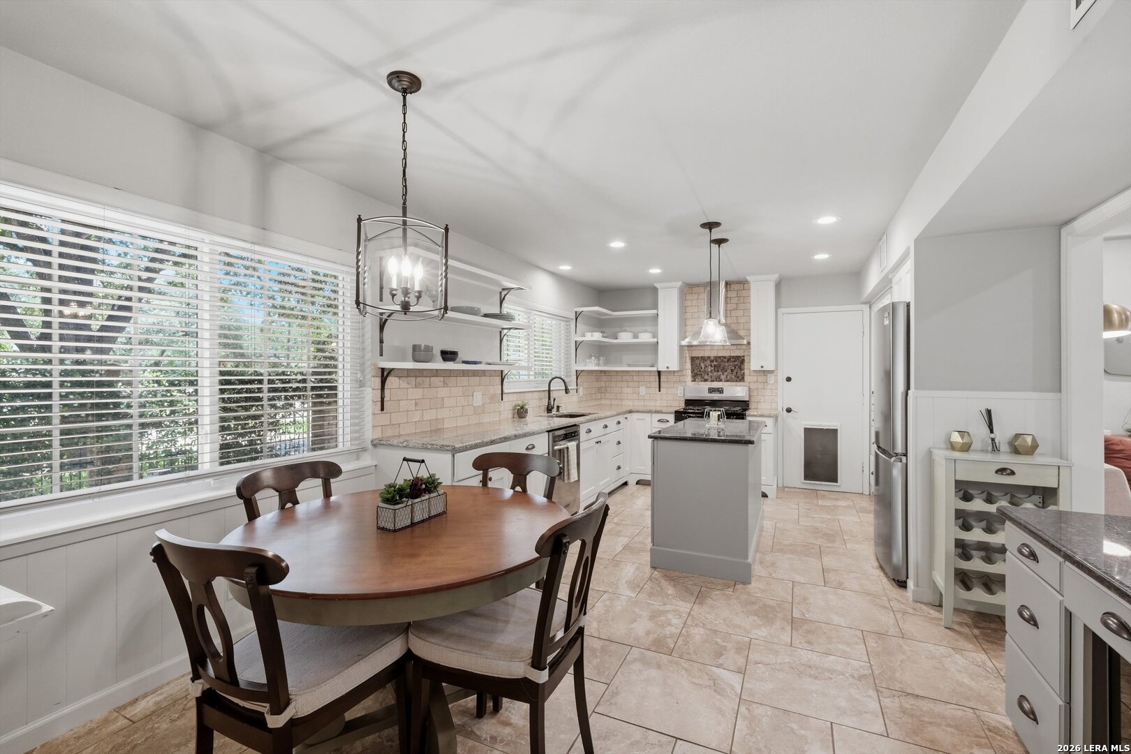 407 FANTASIA ST