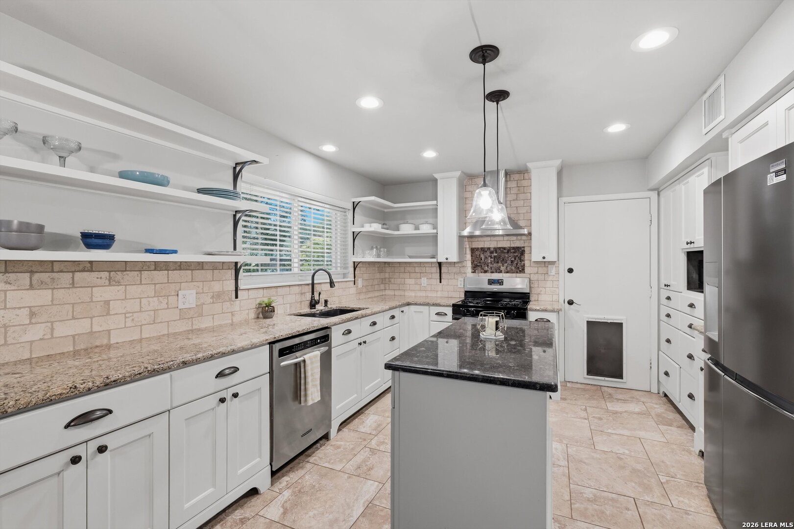 407 FANTASIA ST