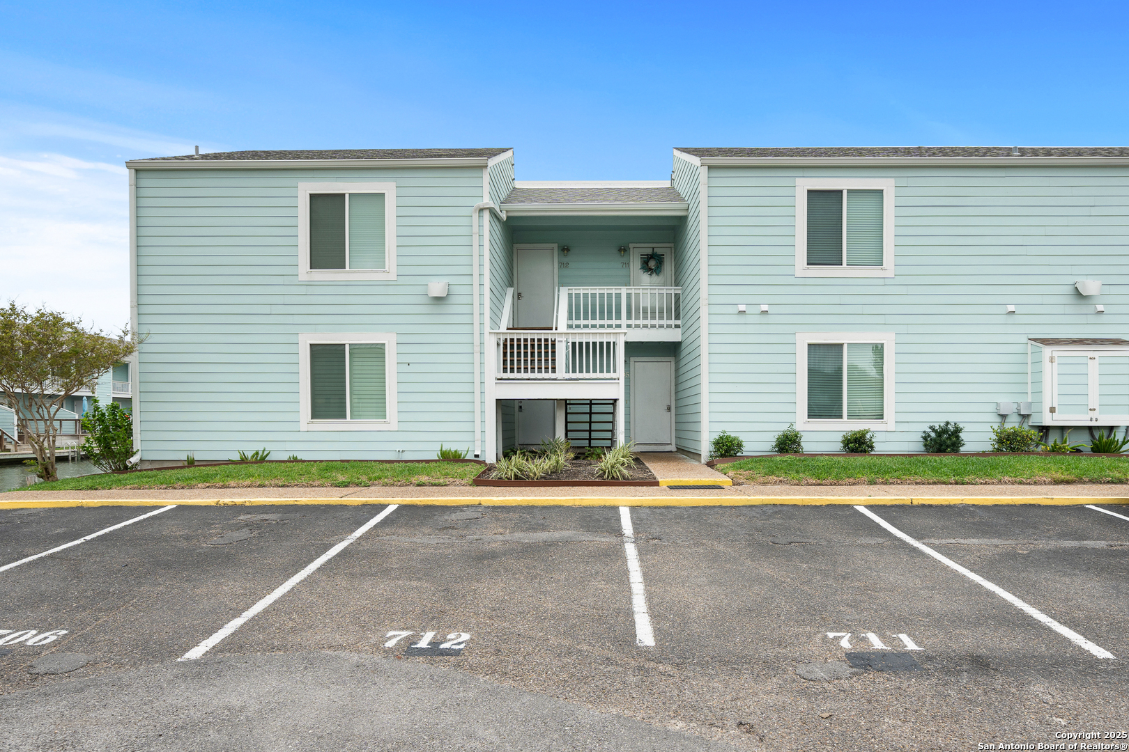706 LAUDERDALE DR Unit: 706