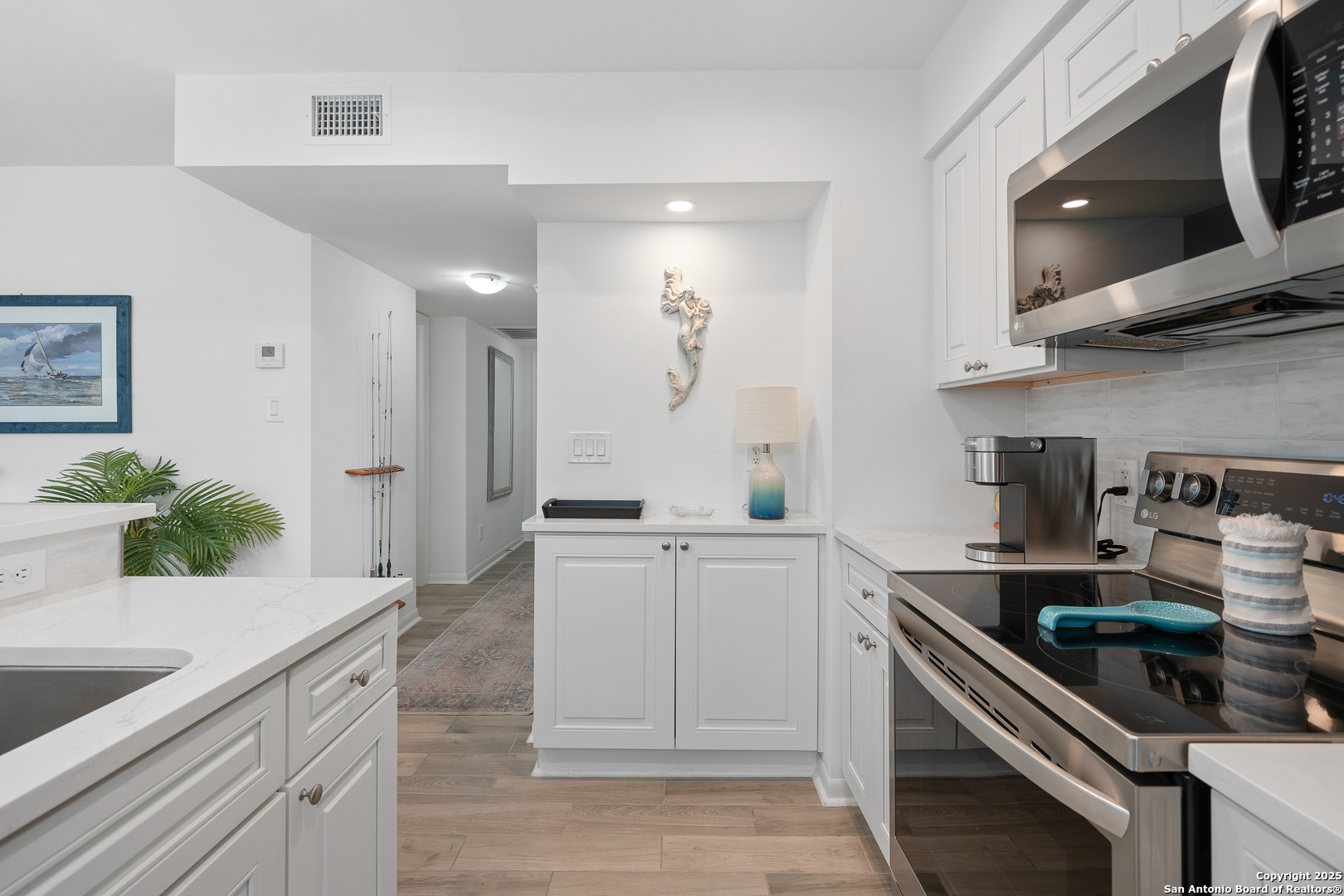 706 LAUDERDALE DR Unit: 706