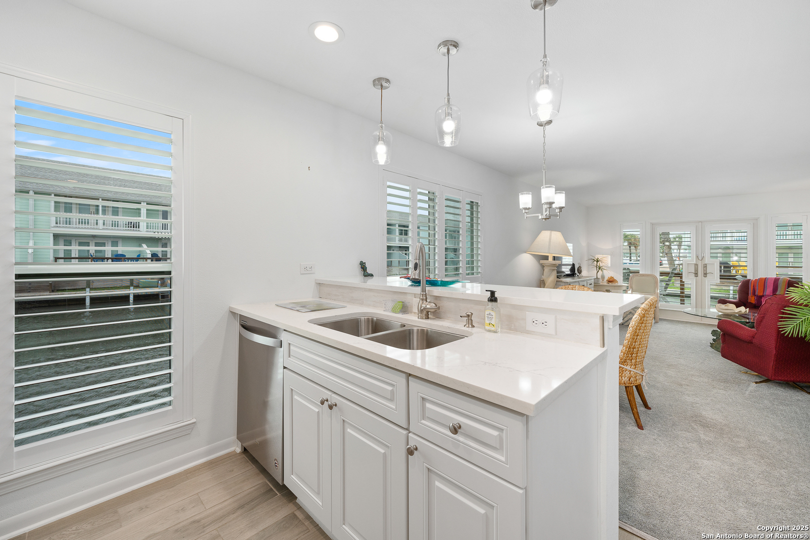 706 LAUDERDALE DR Unit: 706