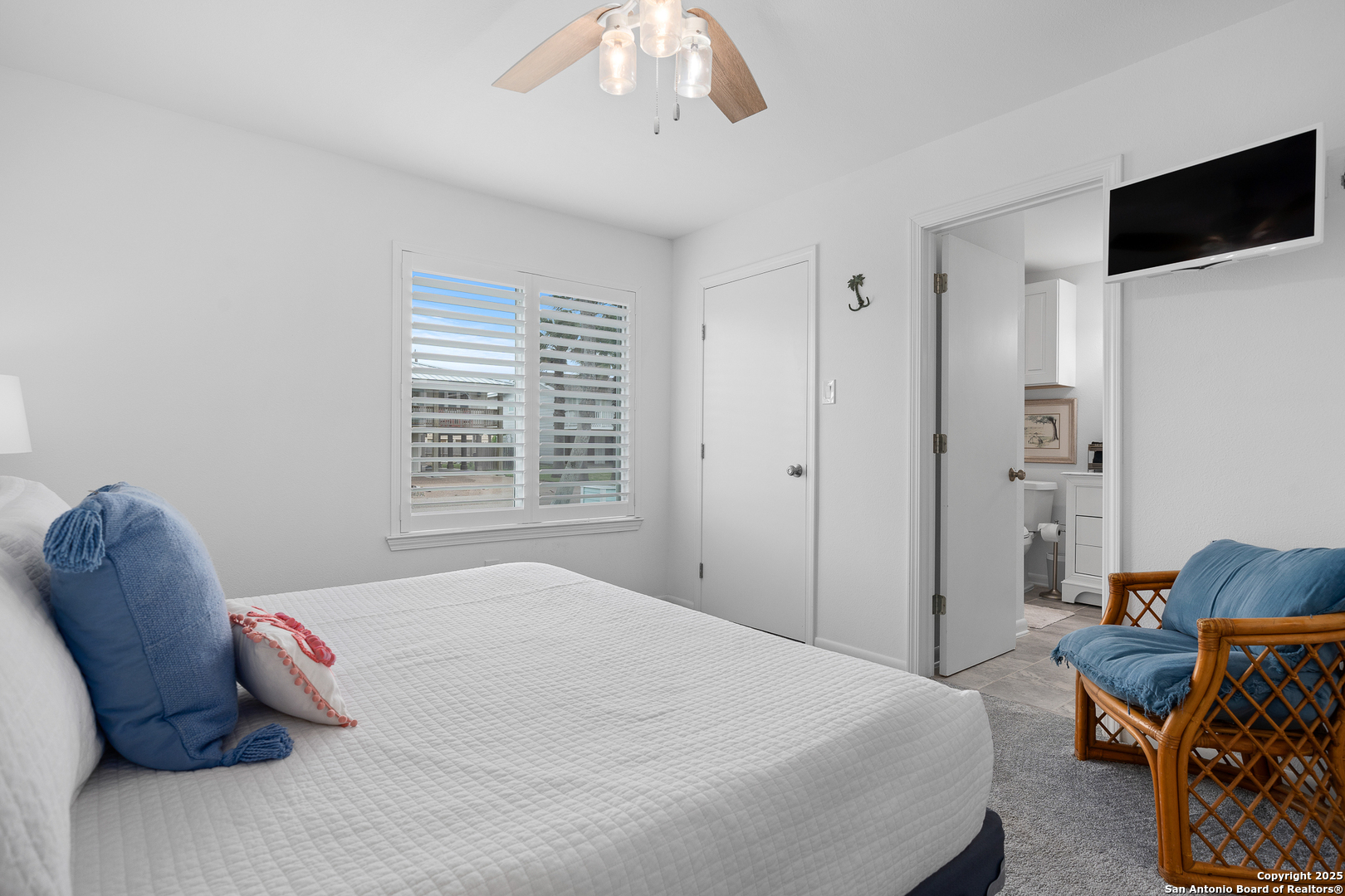 706 LAUDERDALE DR Unit: 706