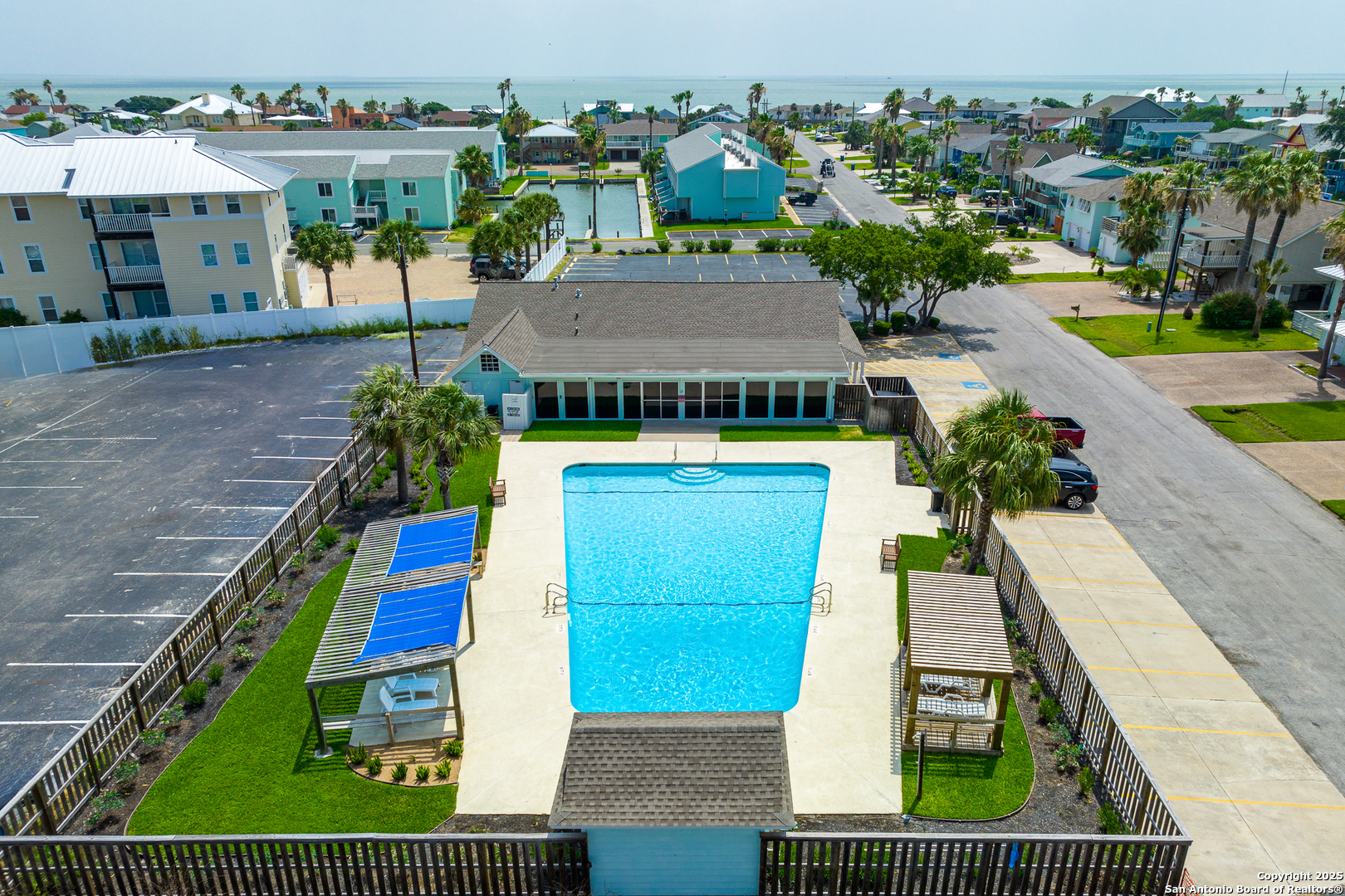 706 LAUDERDALE DR Unit: 706