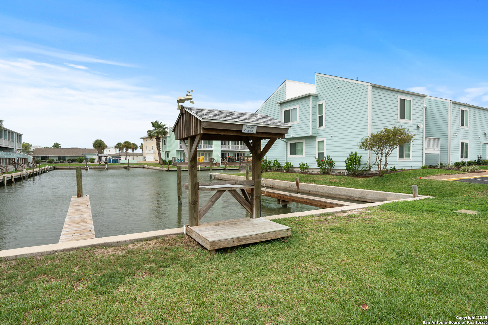 706 LAUDERDALE DR Unit: 706