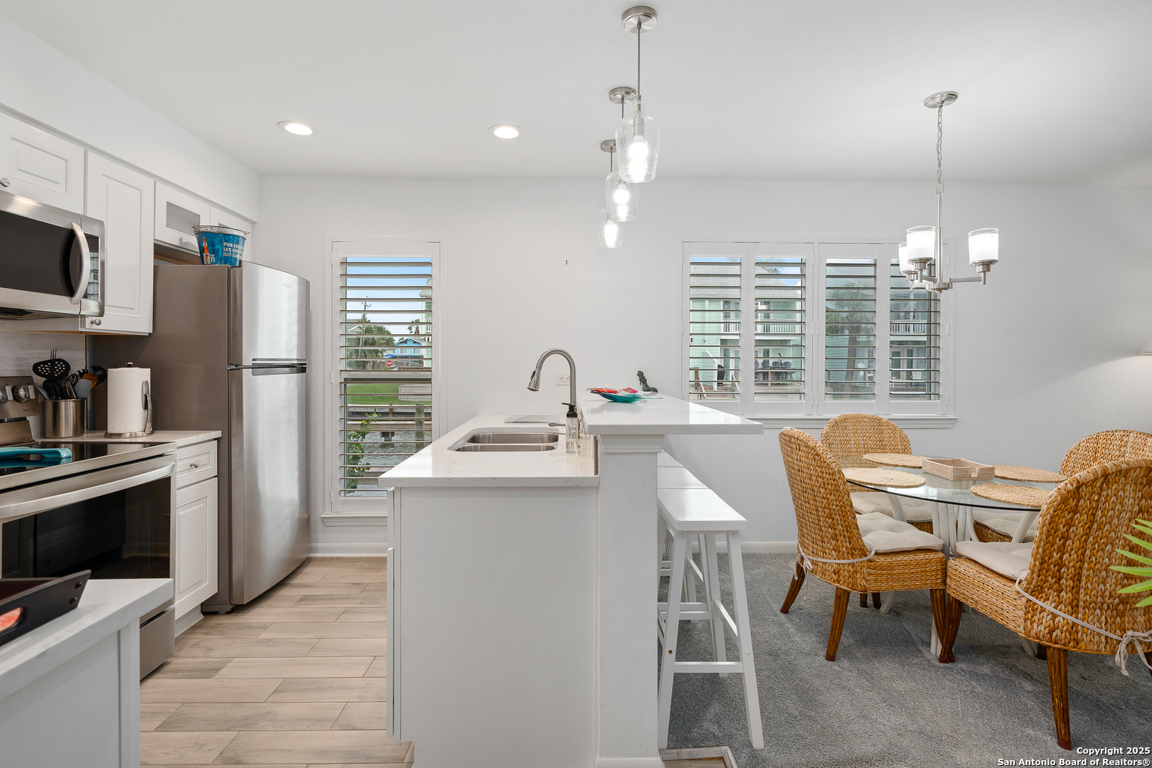 706 LAUDERDALE DR Unit: 706