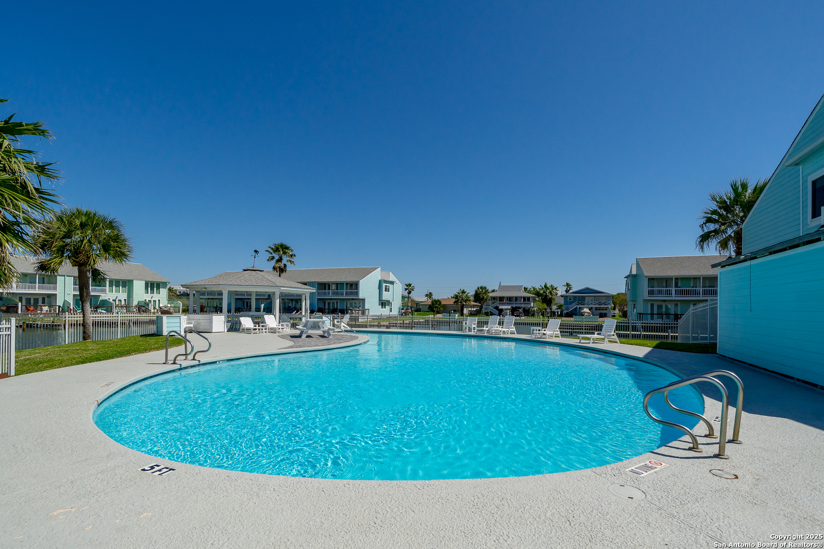 706 LAUDERDALE DR Unit: 706