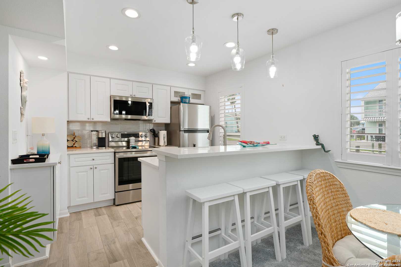 706 LAUDERDALE DR Unit: 706