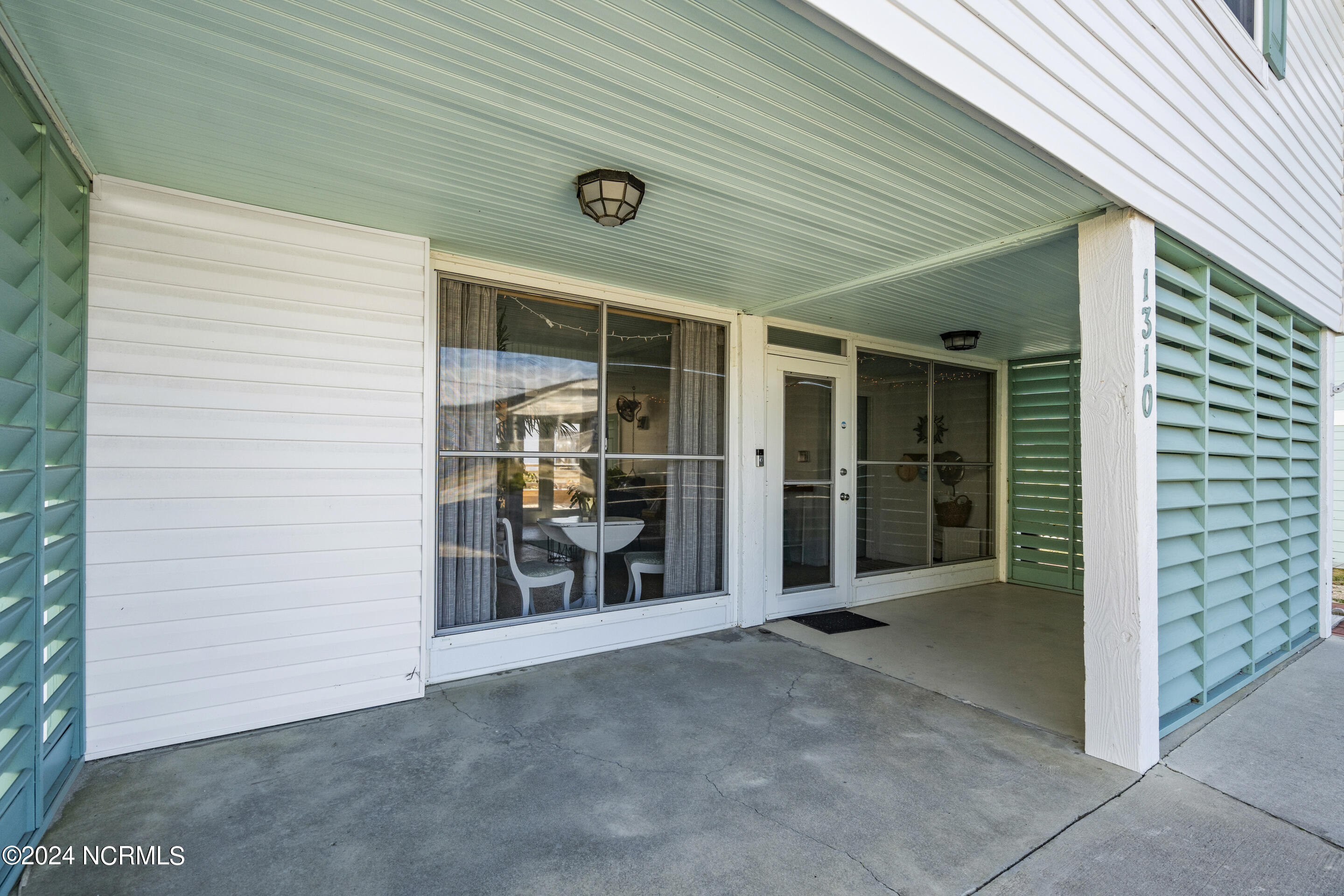 1310 N Topsail Drive