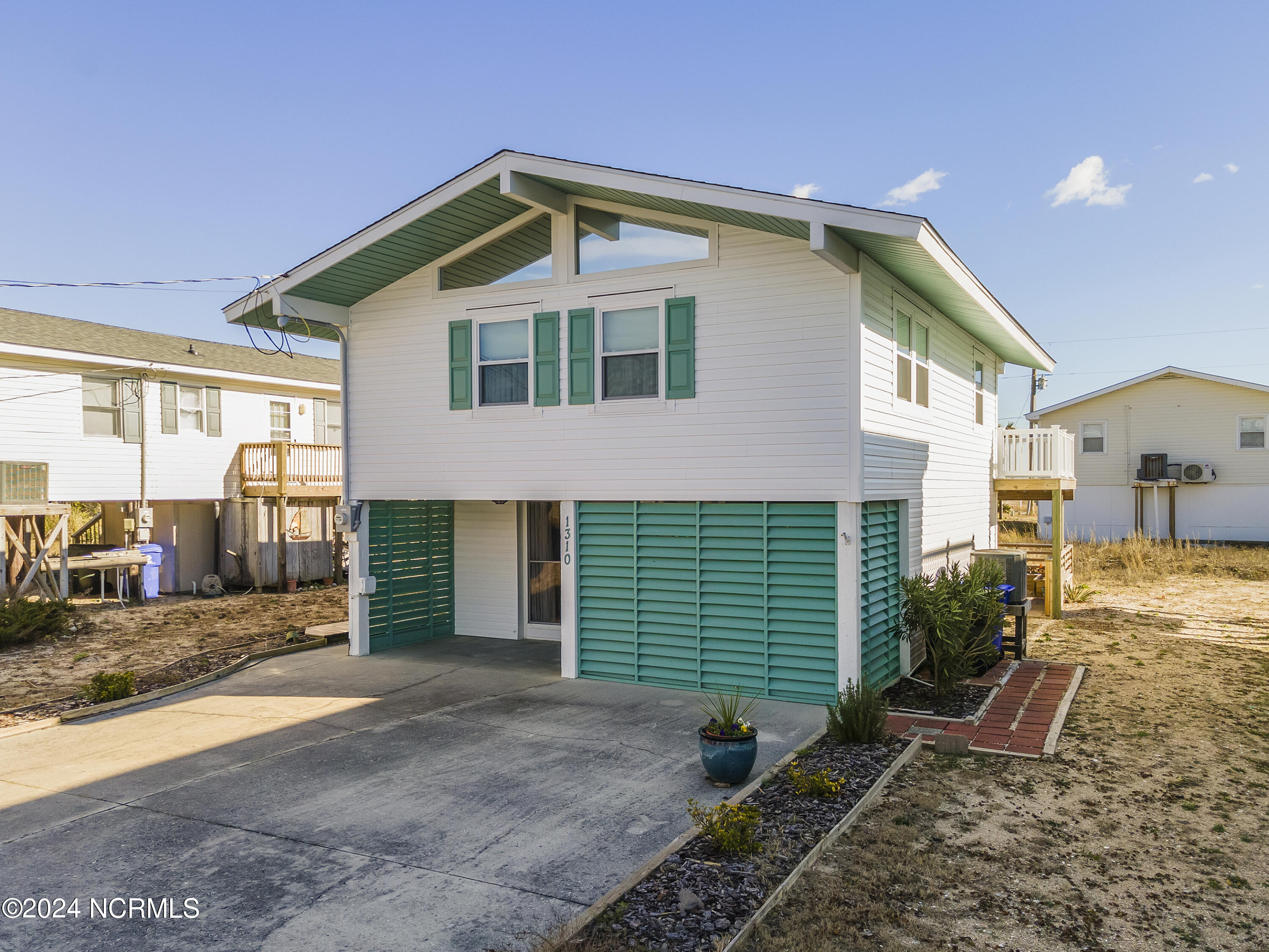 1310 N Topsail Drive