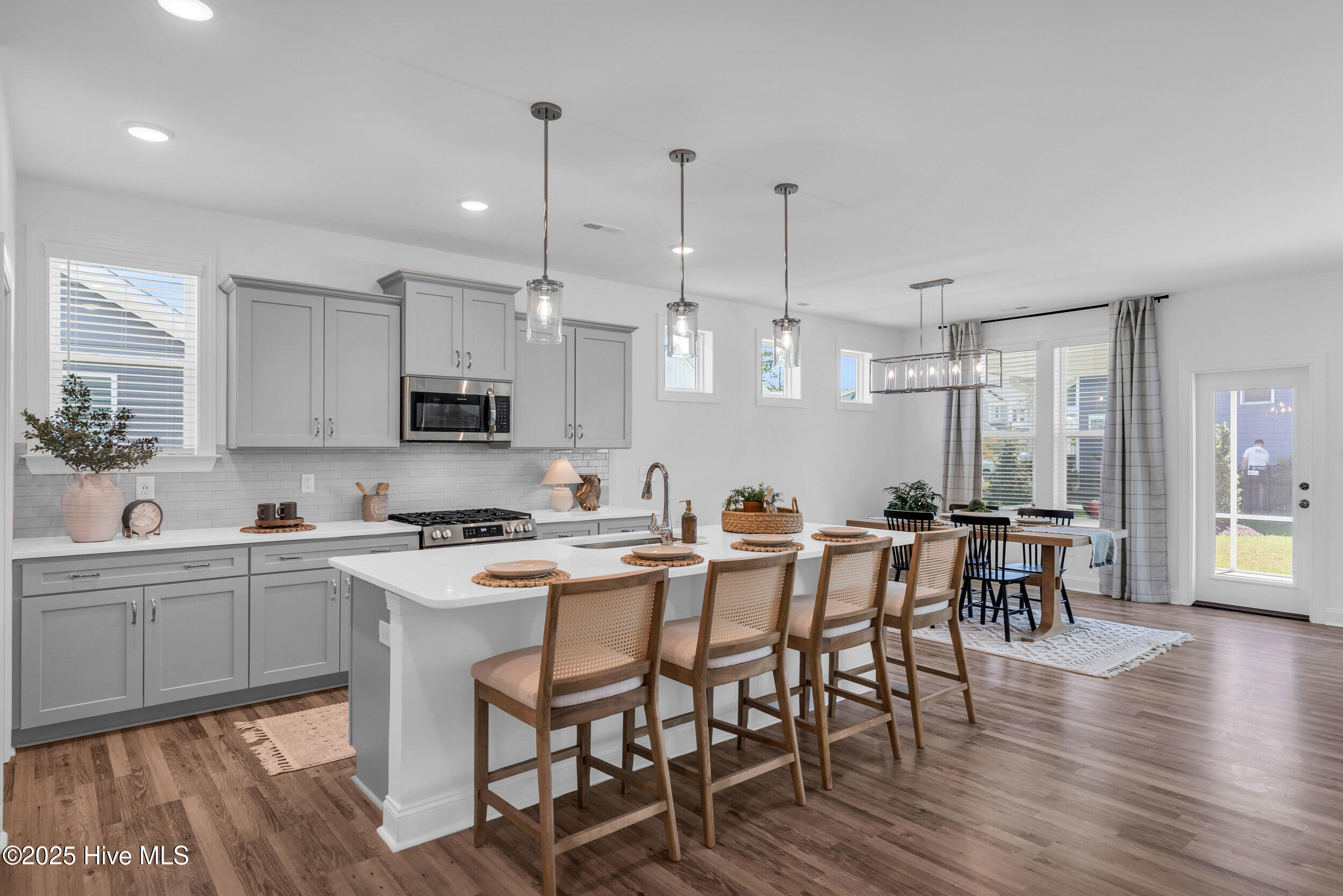 302 Sailor Sky Way, 414