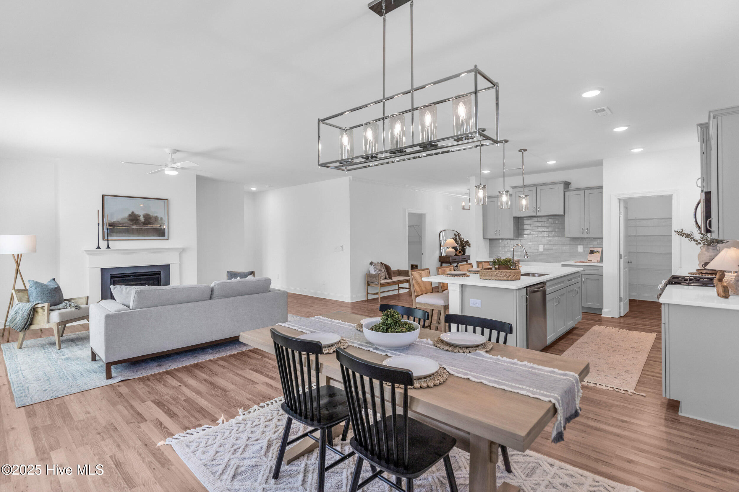 302 Sailor Sky Way, 414