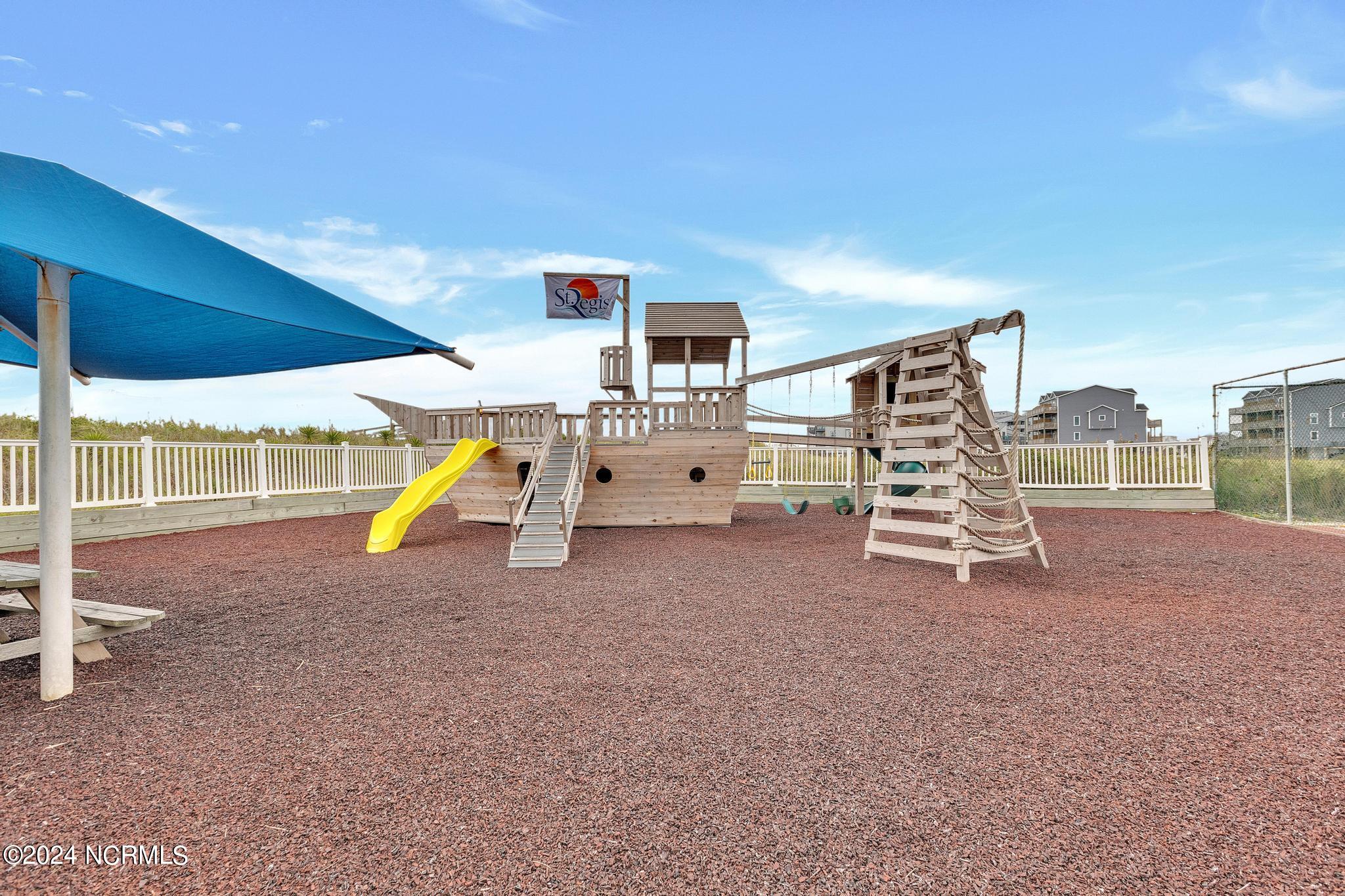 2000 New River Inlet Road, 2404