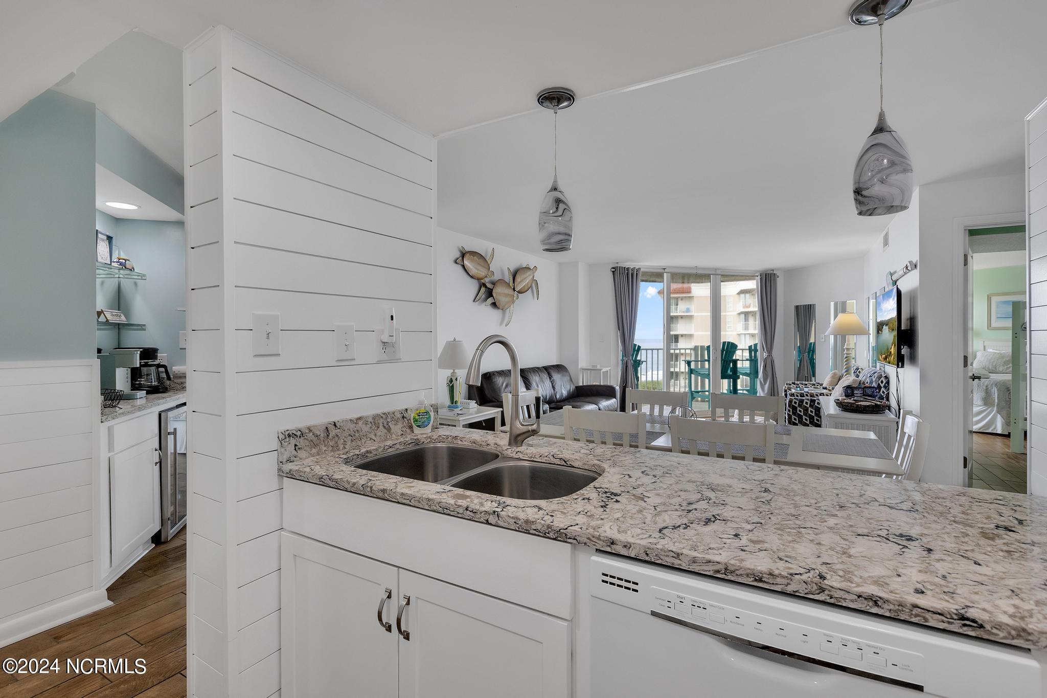 2000 New River Inlet Road, 2404