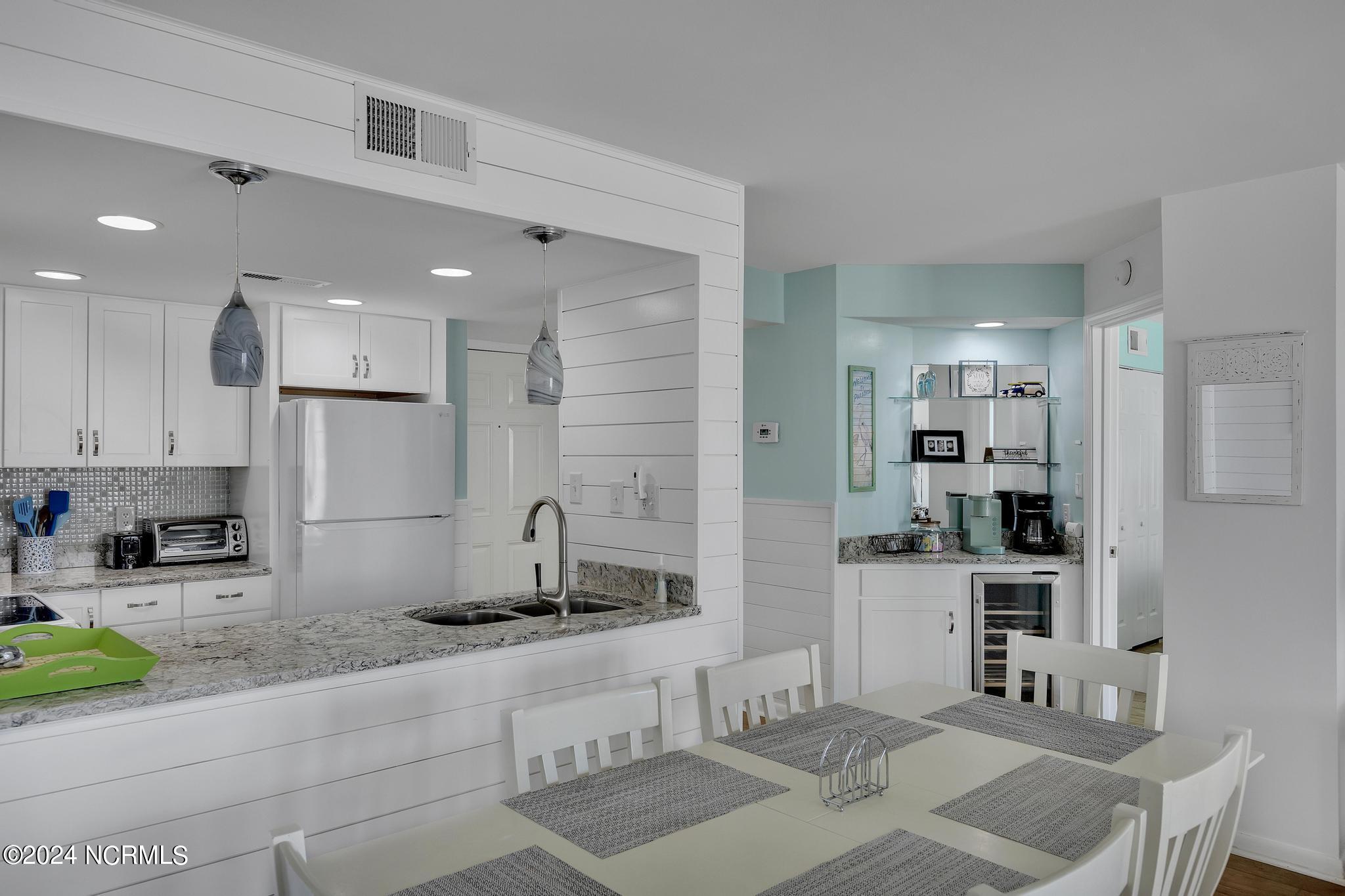 2000 New River Inlet Road, 2404