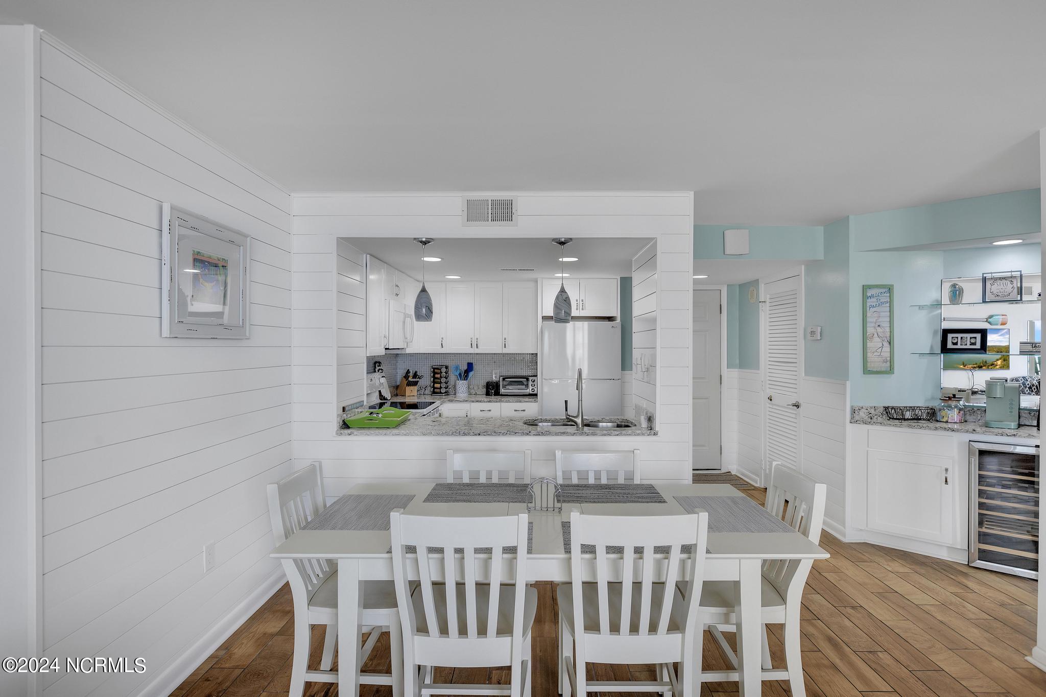 2000 New River Inlet Road, 2404
