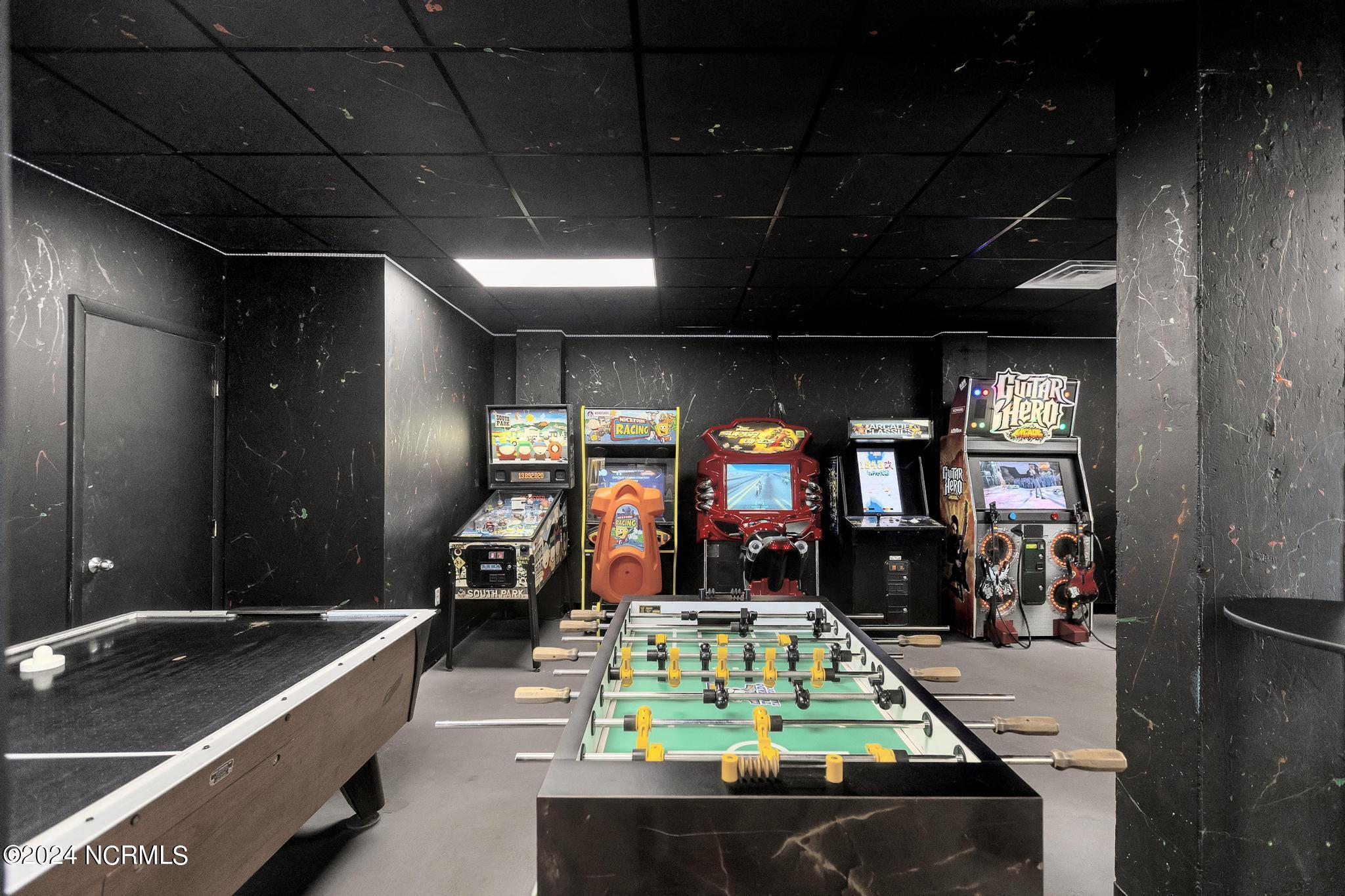 2000 New River Inlet Road, 2404