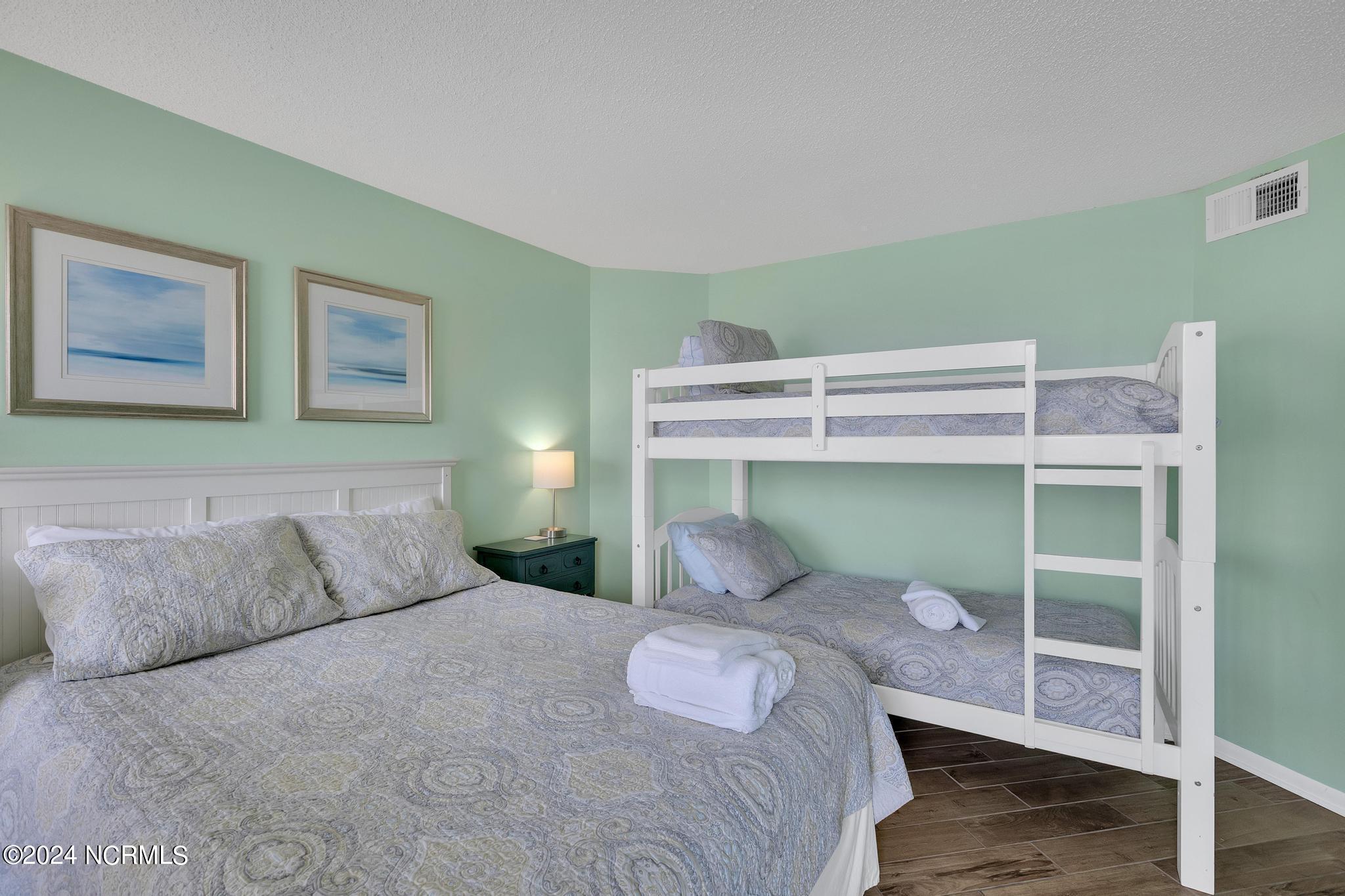 2000 New River Inlet Road, 2404