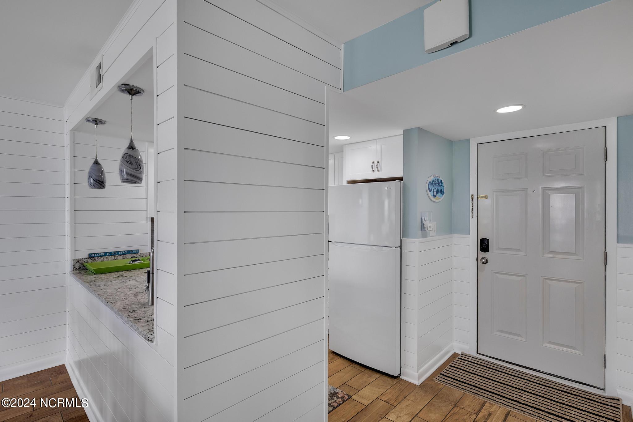 2000 New River Inlet Road, 2404