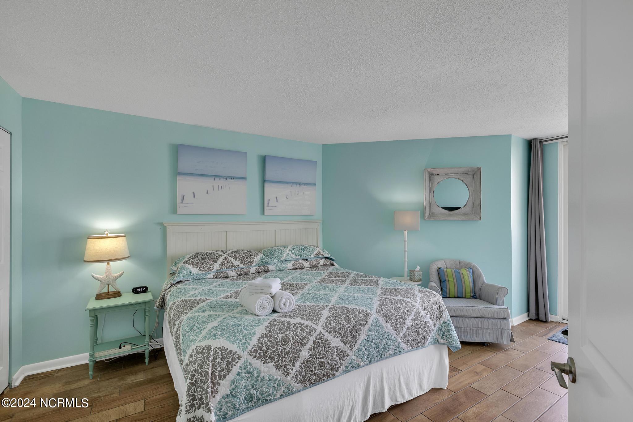 2000 New River Inlet Road, 2404
