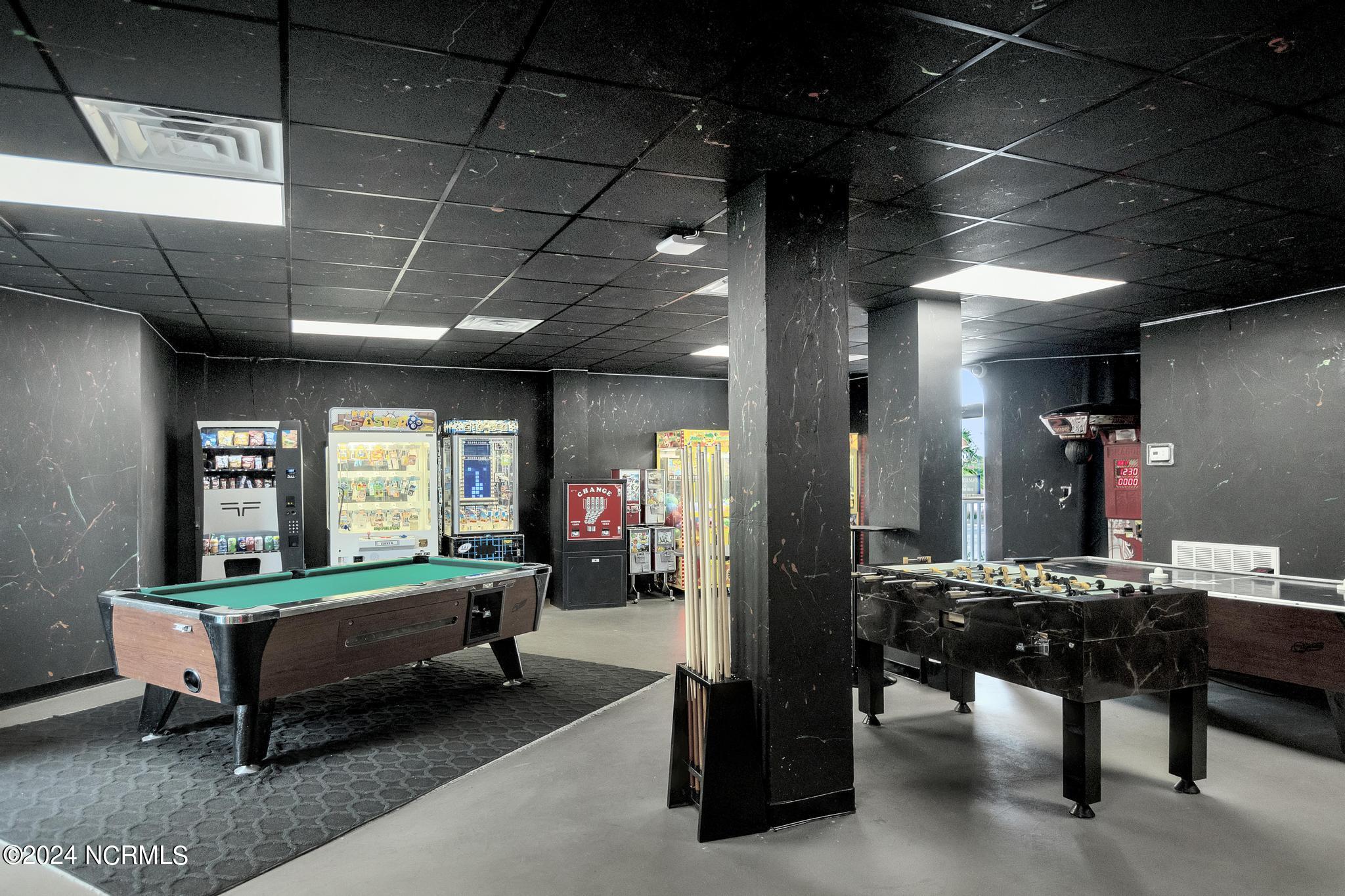 2000 New River Inlet Road, 2404