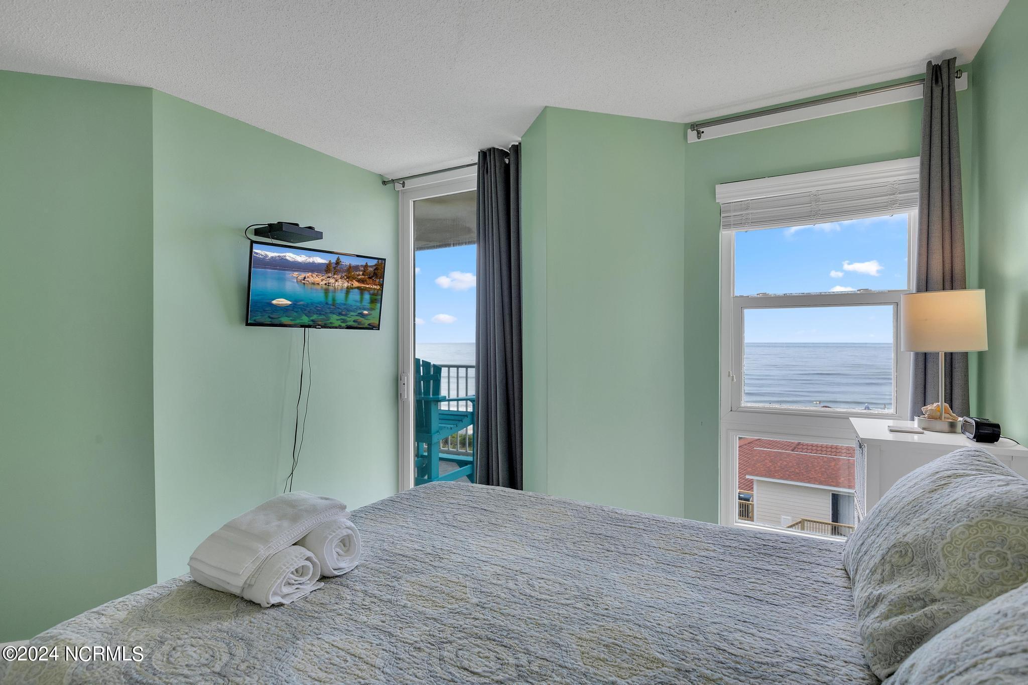 2000 New River Inlet Road, 2404