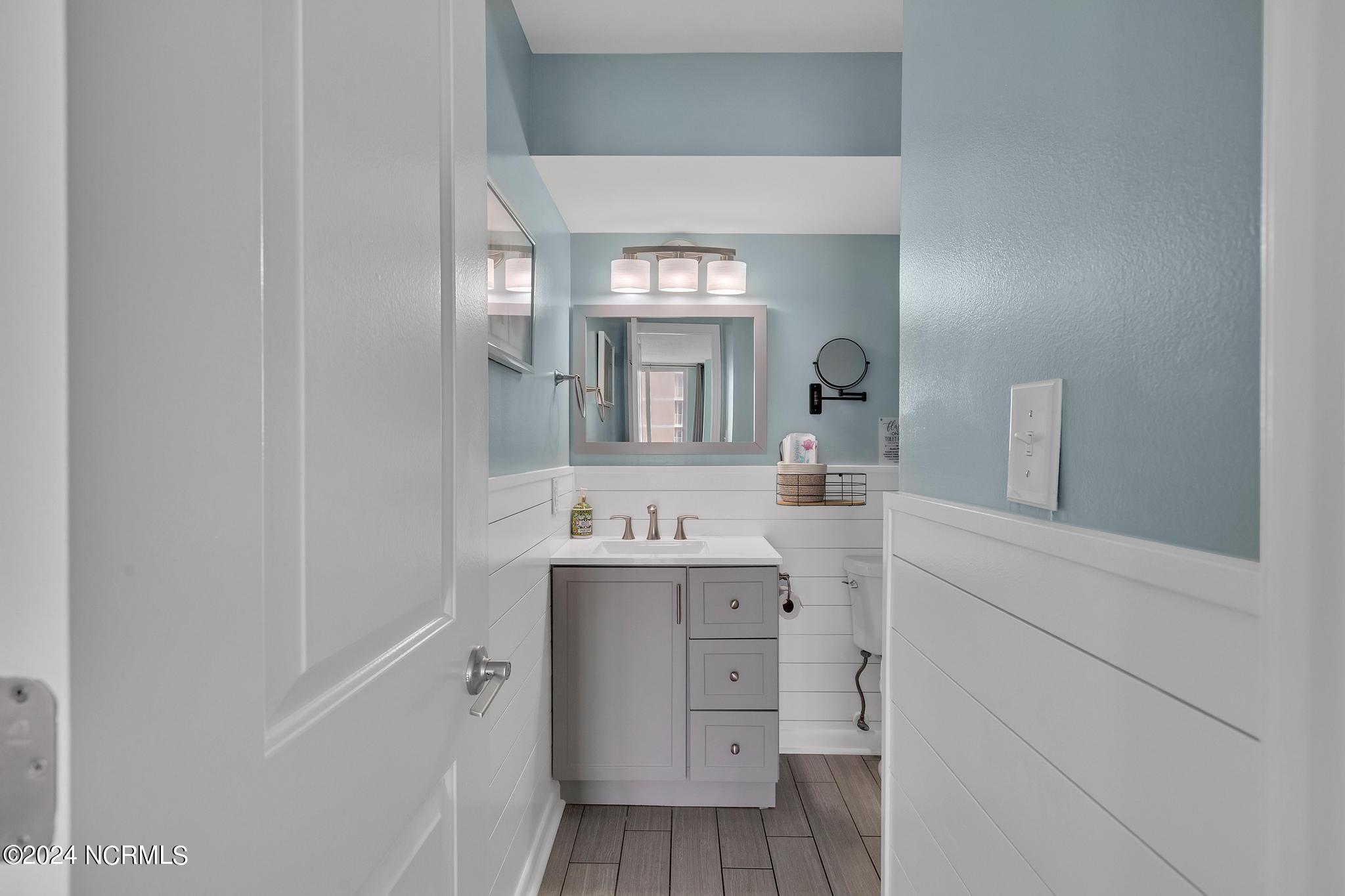 2000 New River Inlet Road, 2404