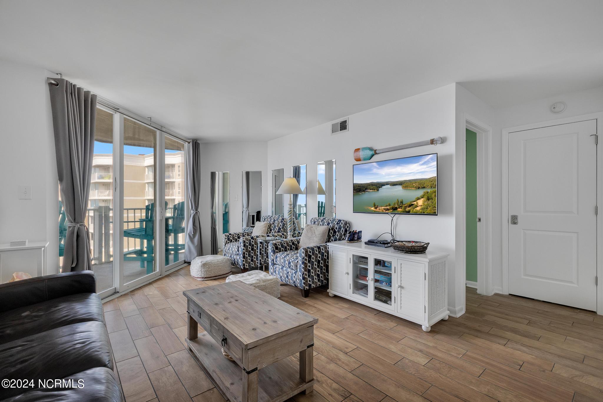 2000 New River Inlet Road, 2404