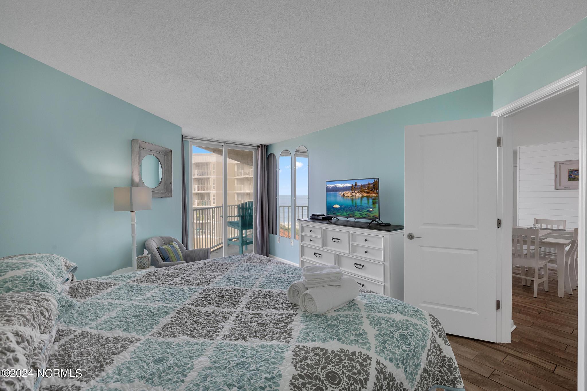 2000 New River Inlet Road, 2404