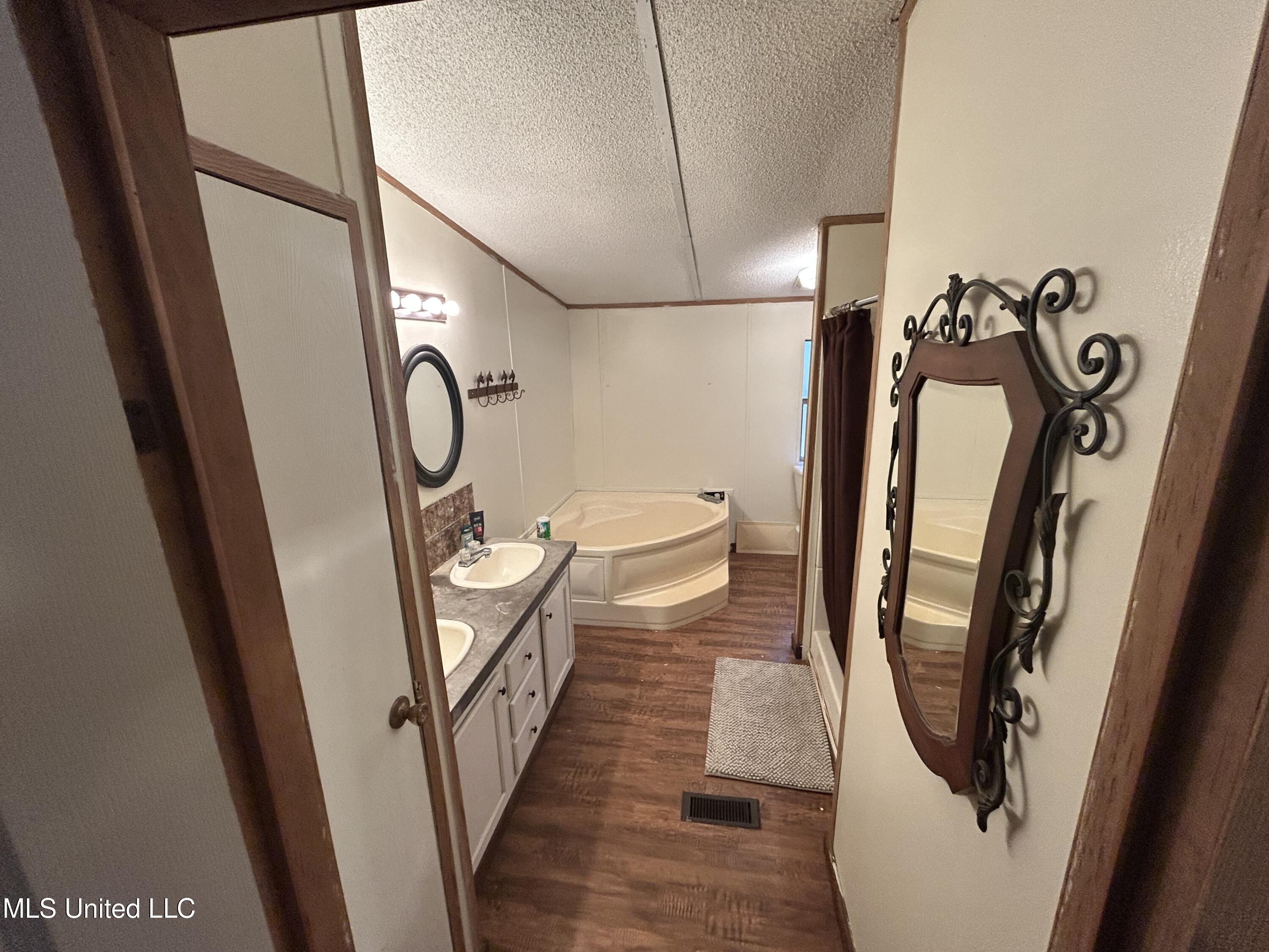 Willie Neyland Road Road