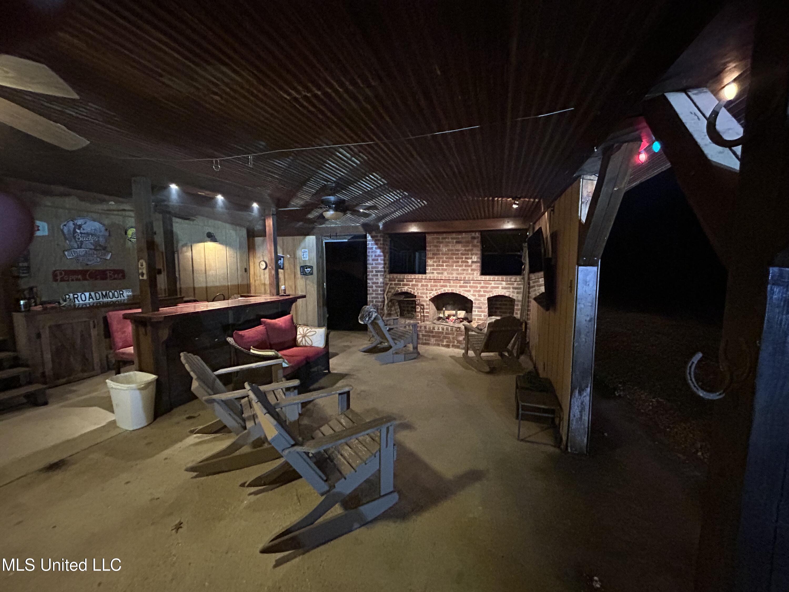 Willie Neyland Road Road