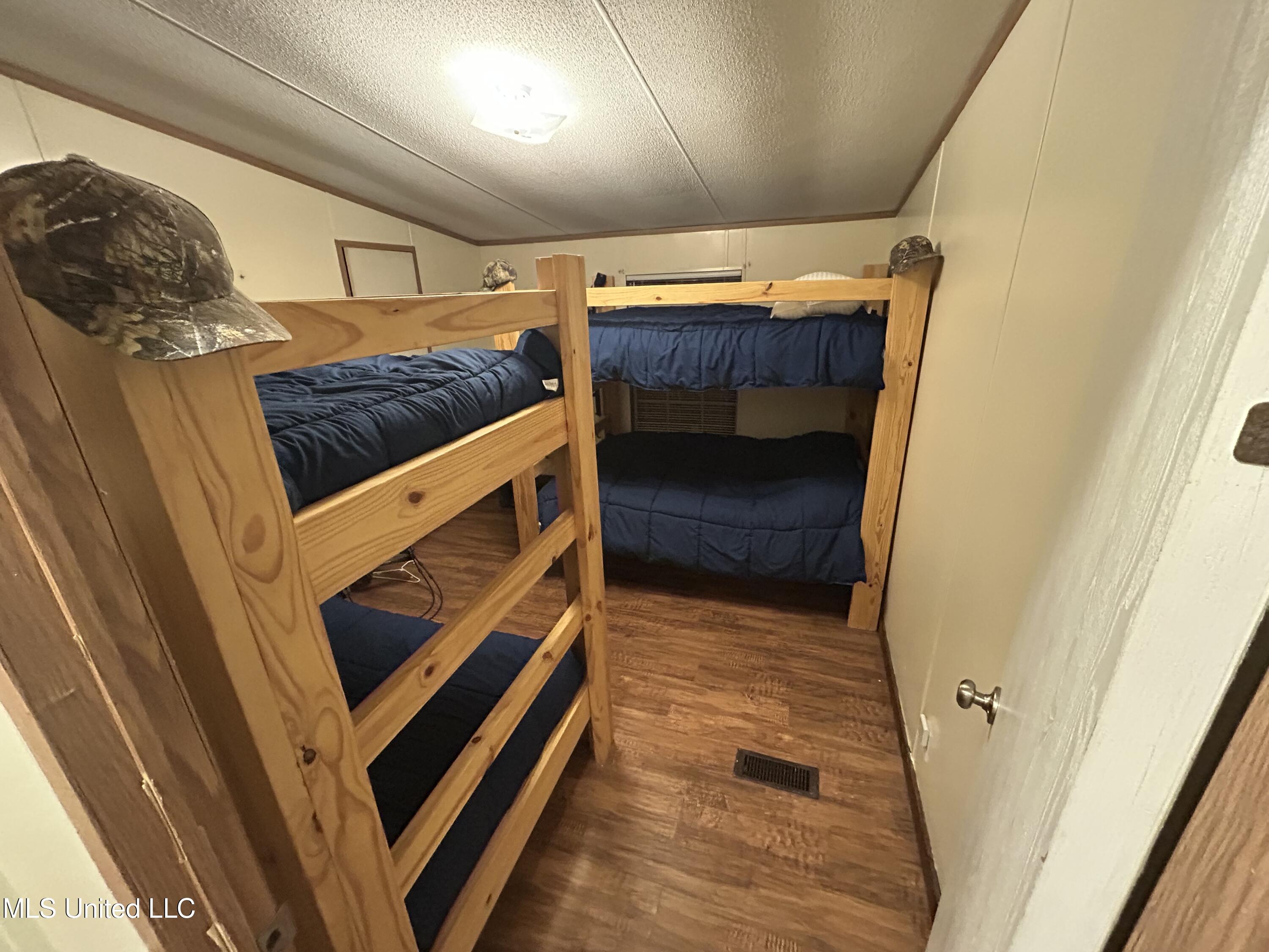 Willie Neyland Road Road