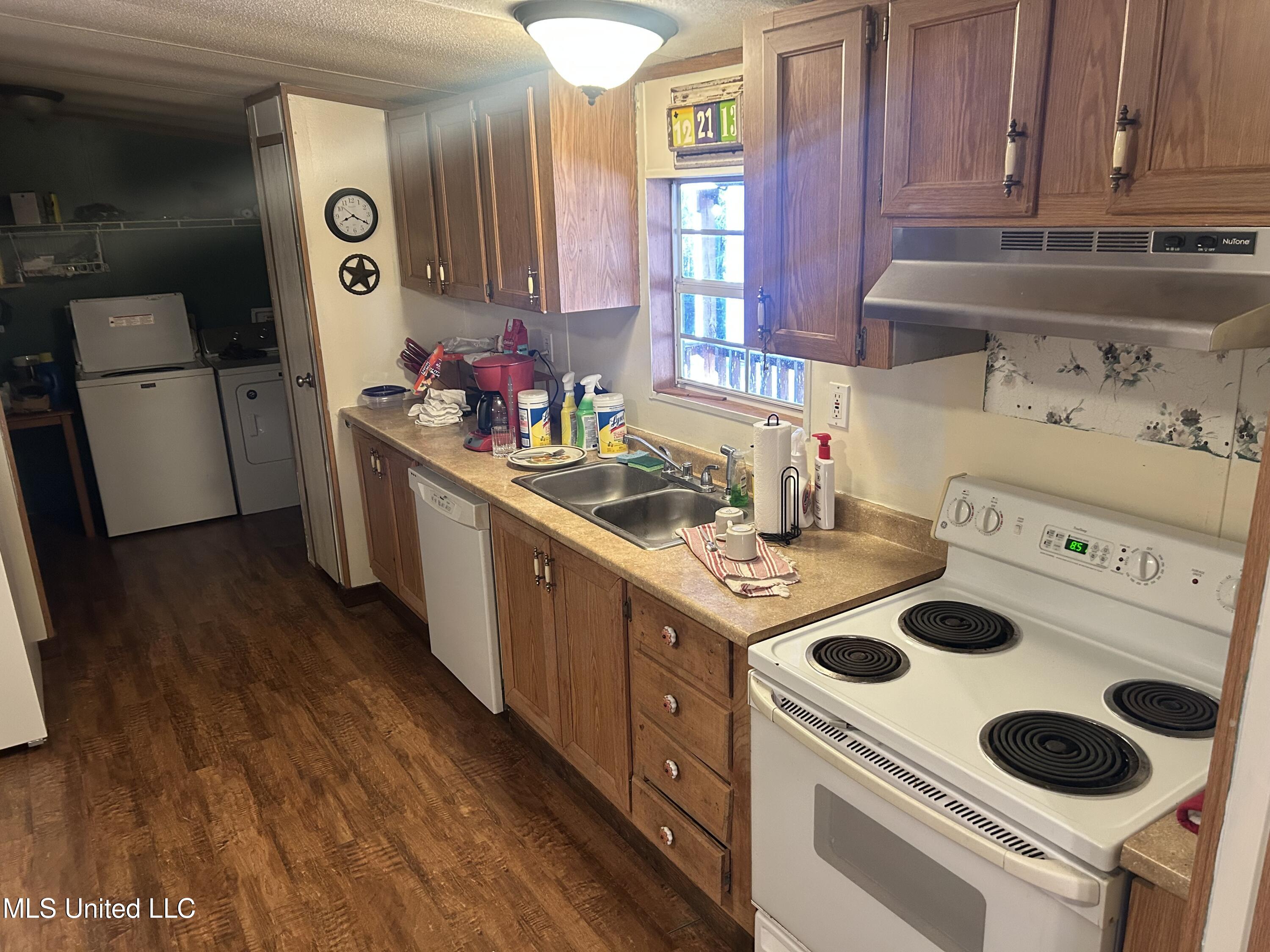 Willie Neyland Road Road