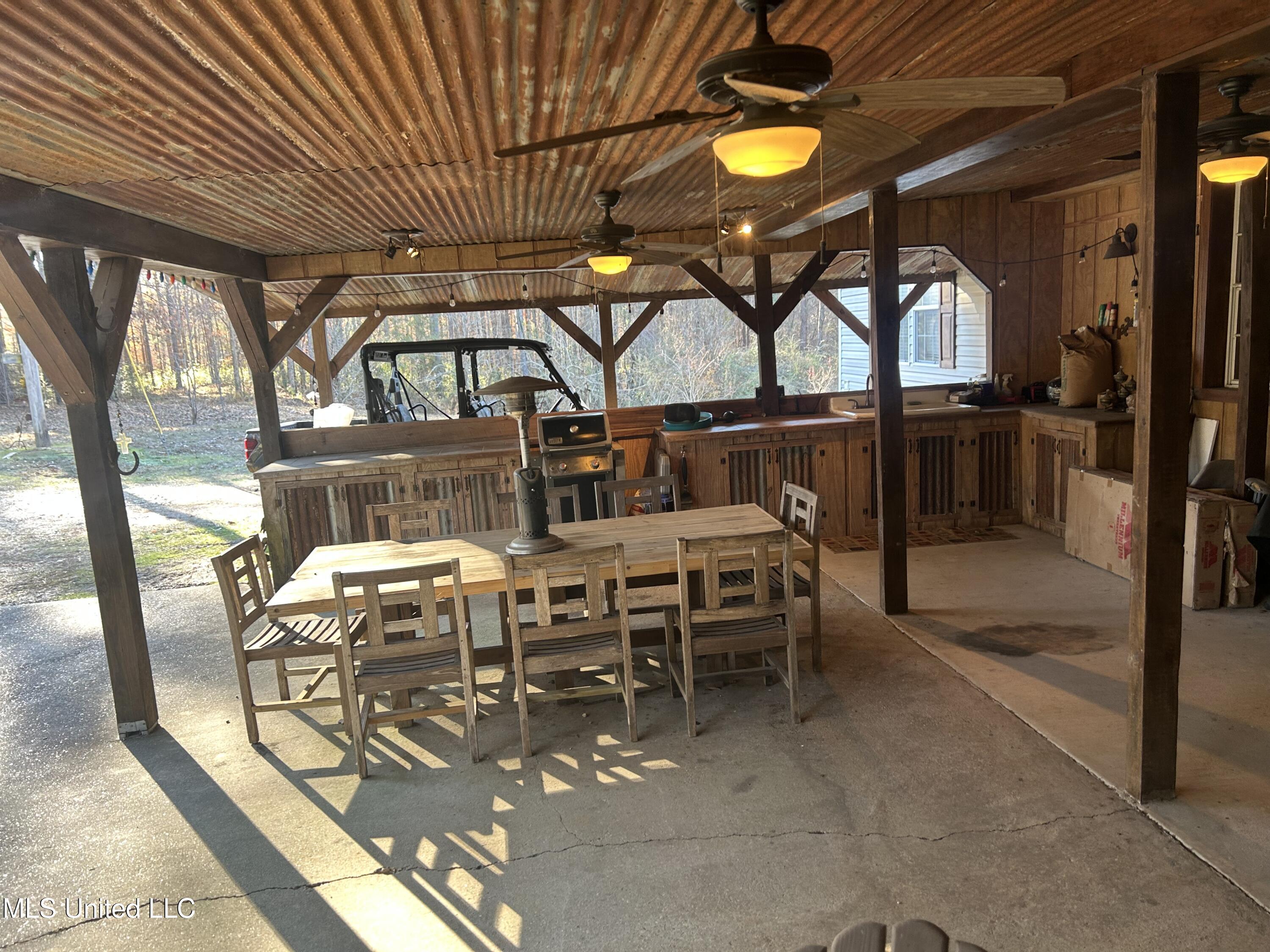 Willie Neyland Road Road