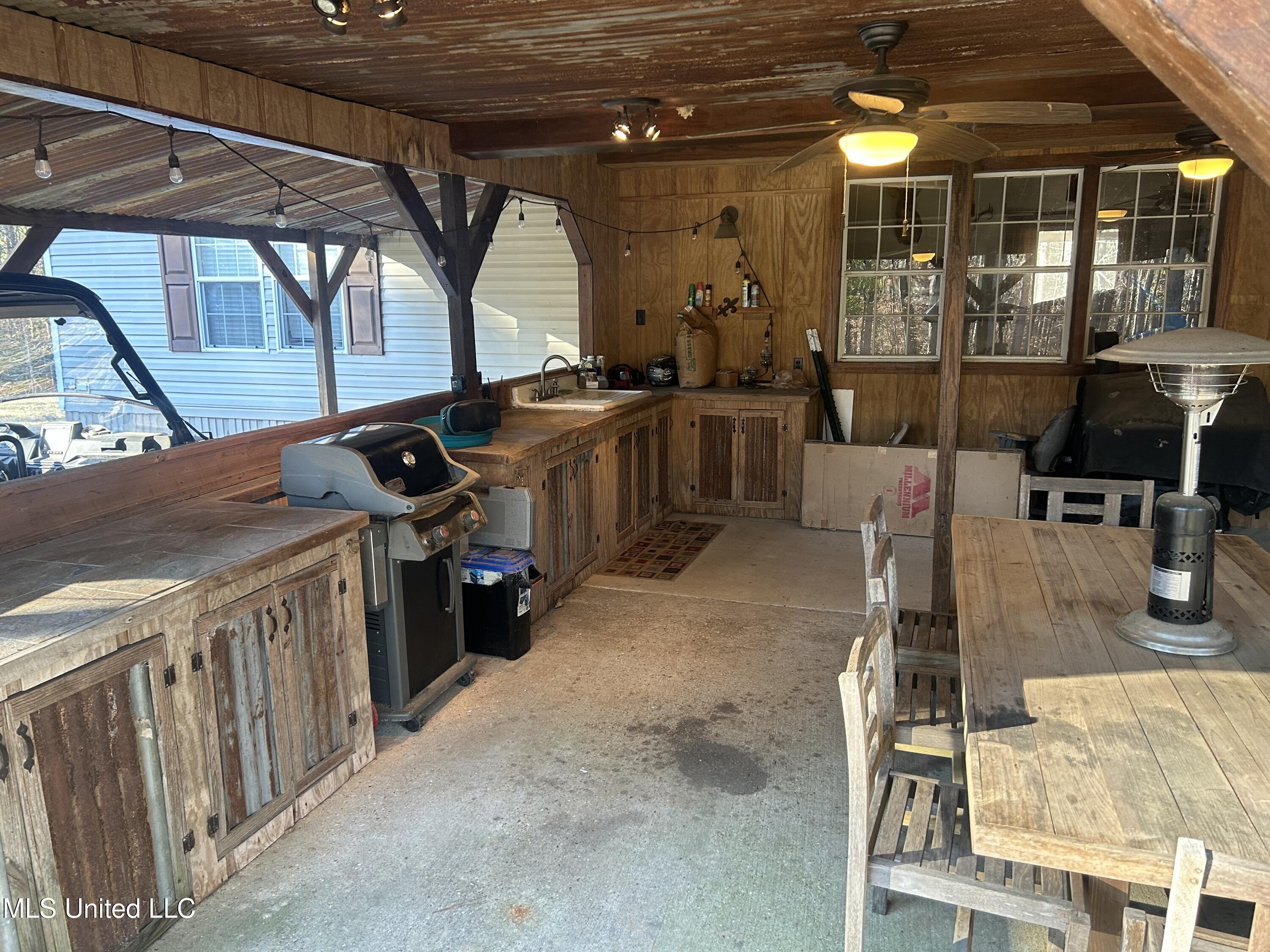 Willie Neyland Road Road