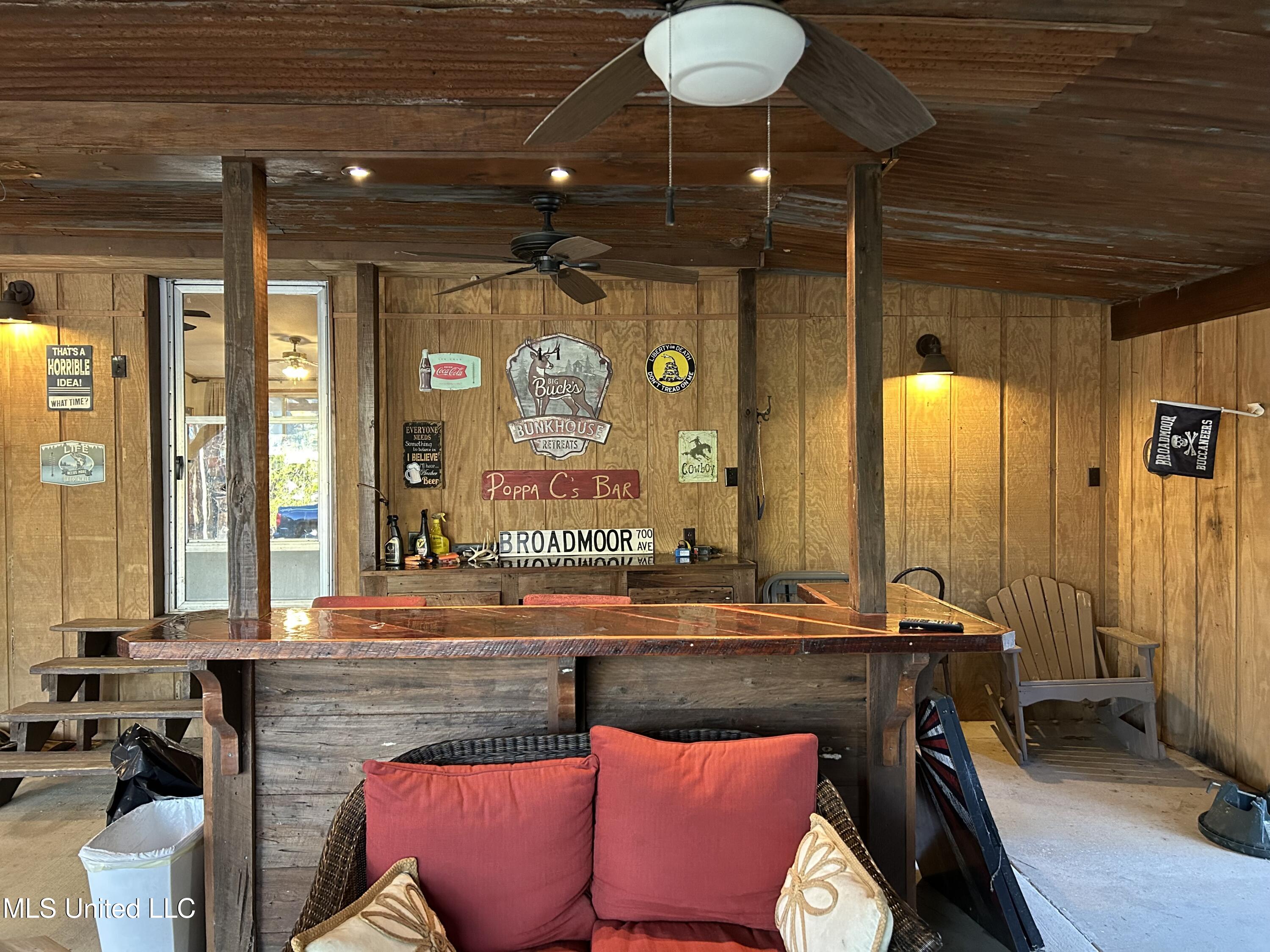 Willie Neyland Road Road