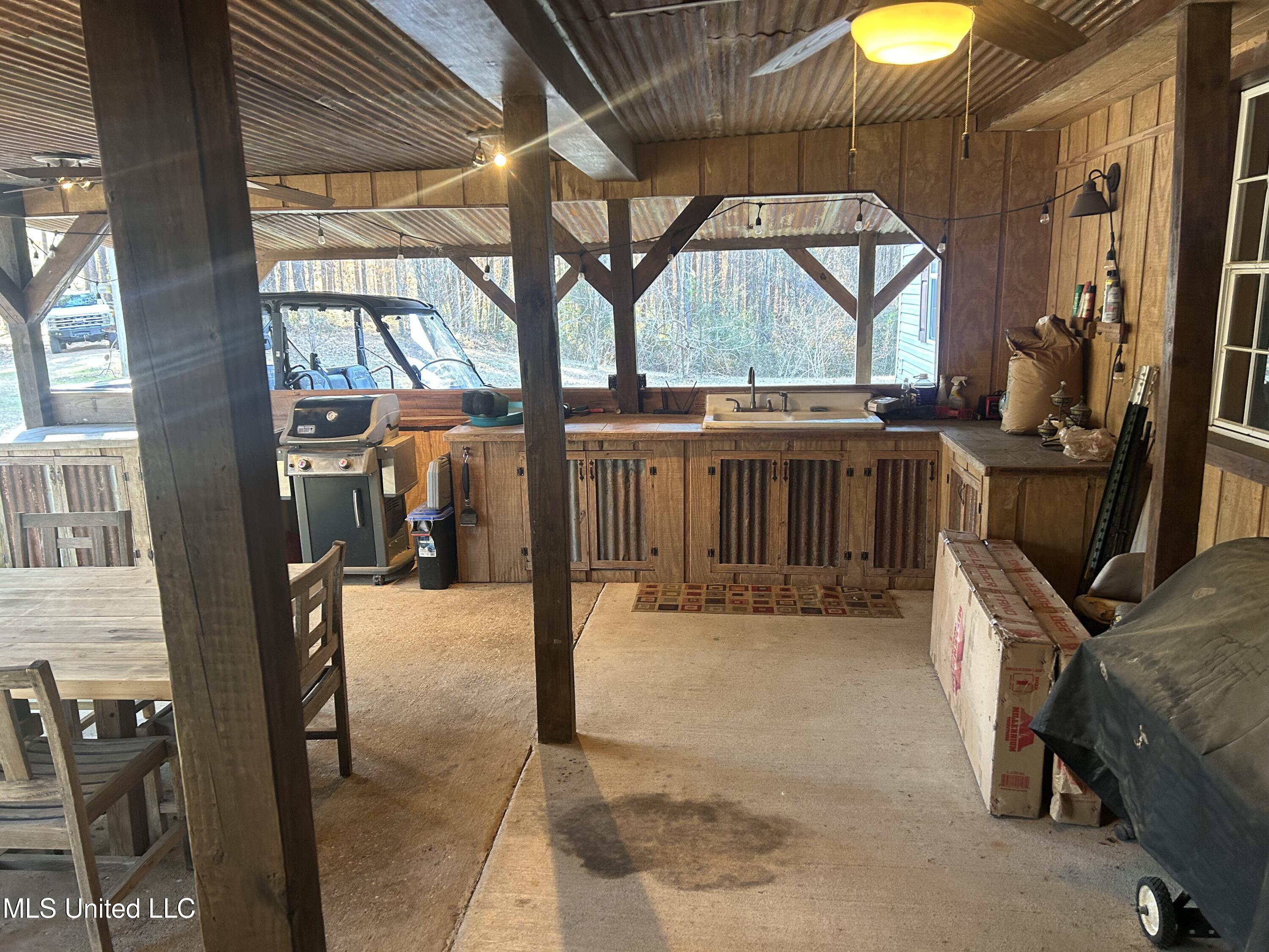 Willie Neyland Road Road