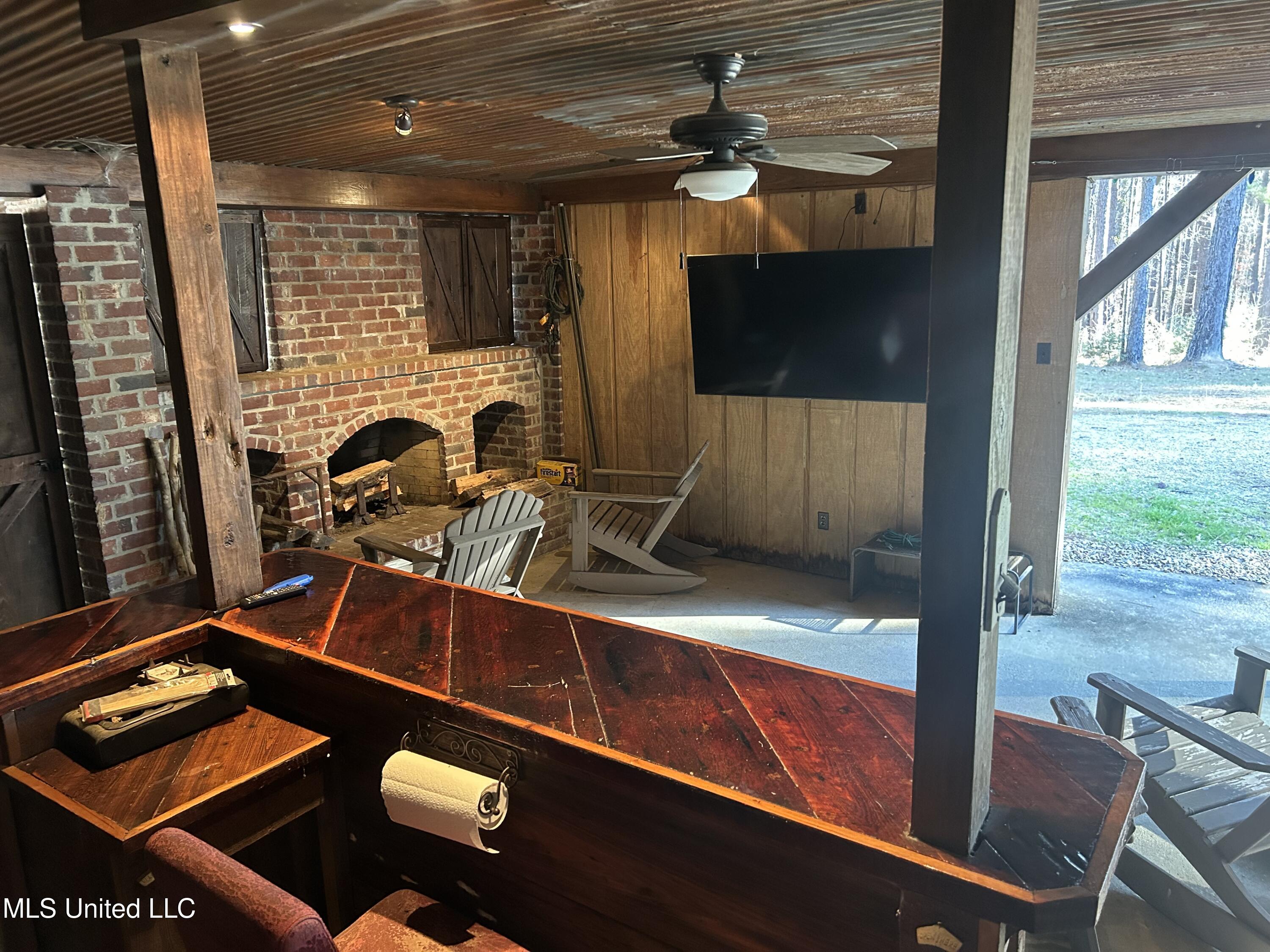 Willie Neyland Road Road