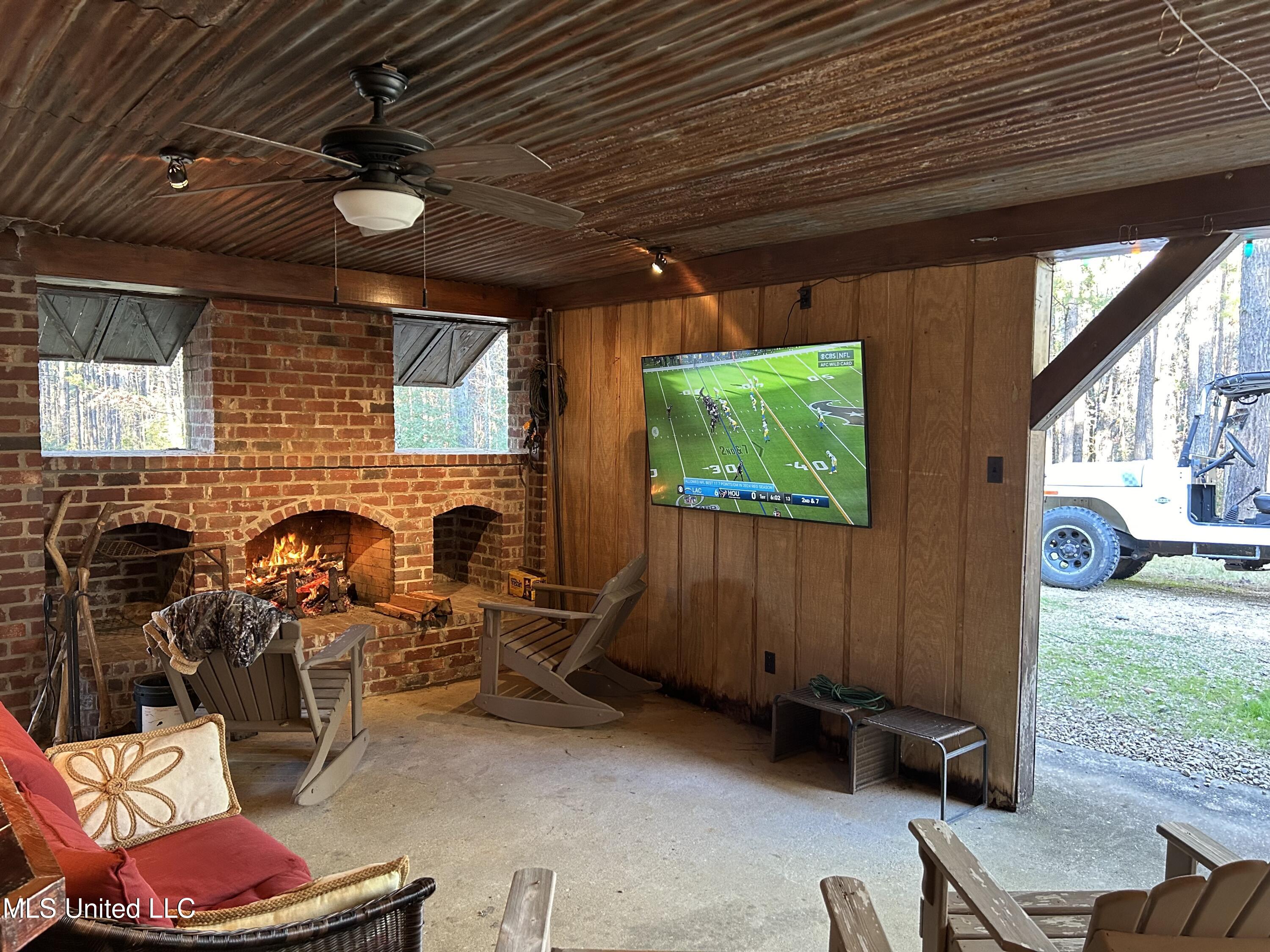 Willie Neyland Road Road