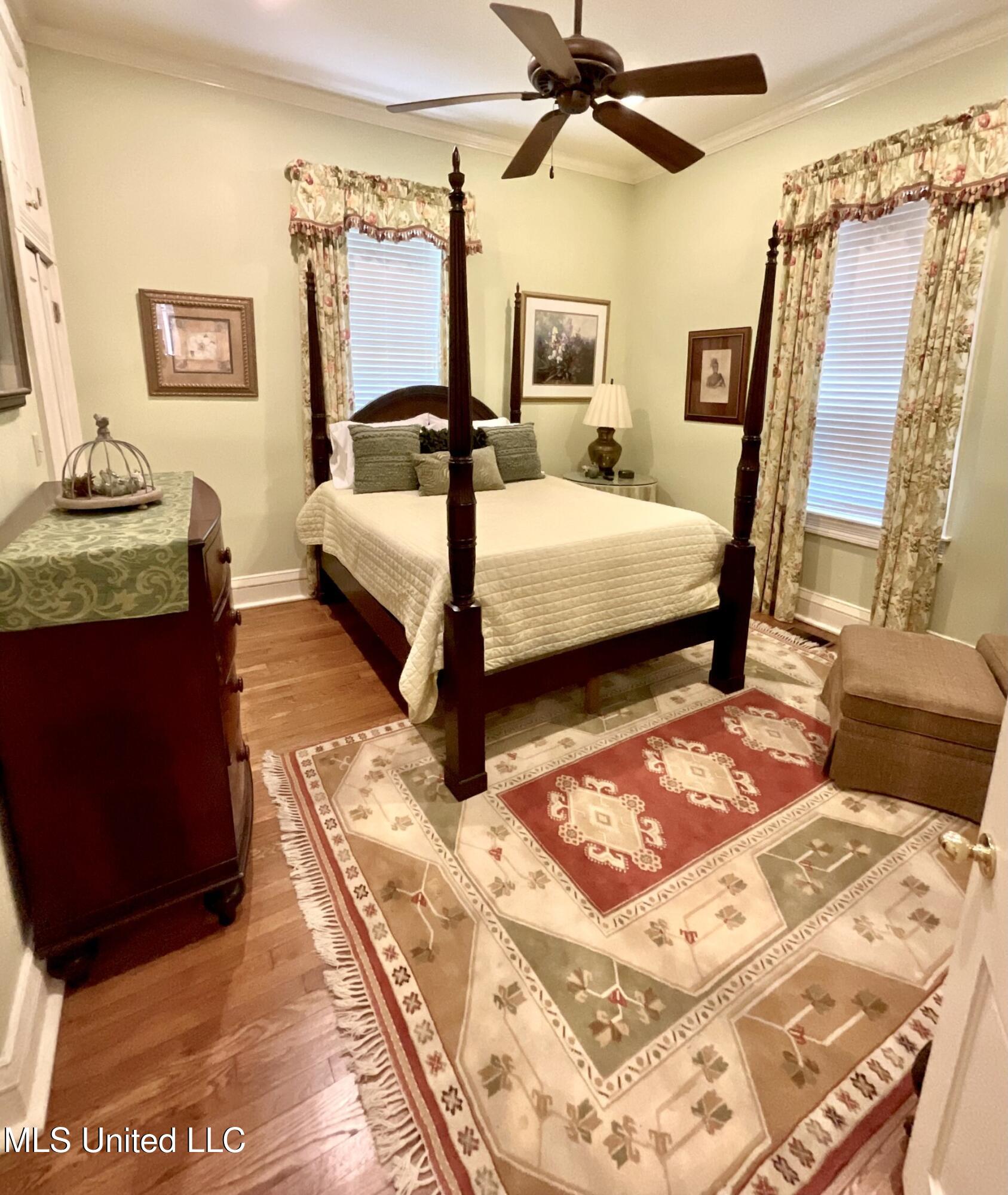 910 Washington Street