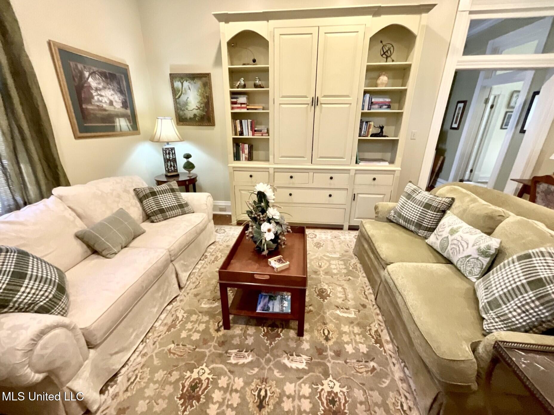 910 Washington Street