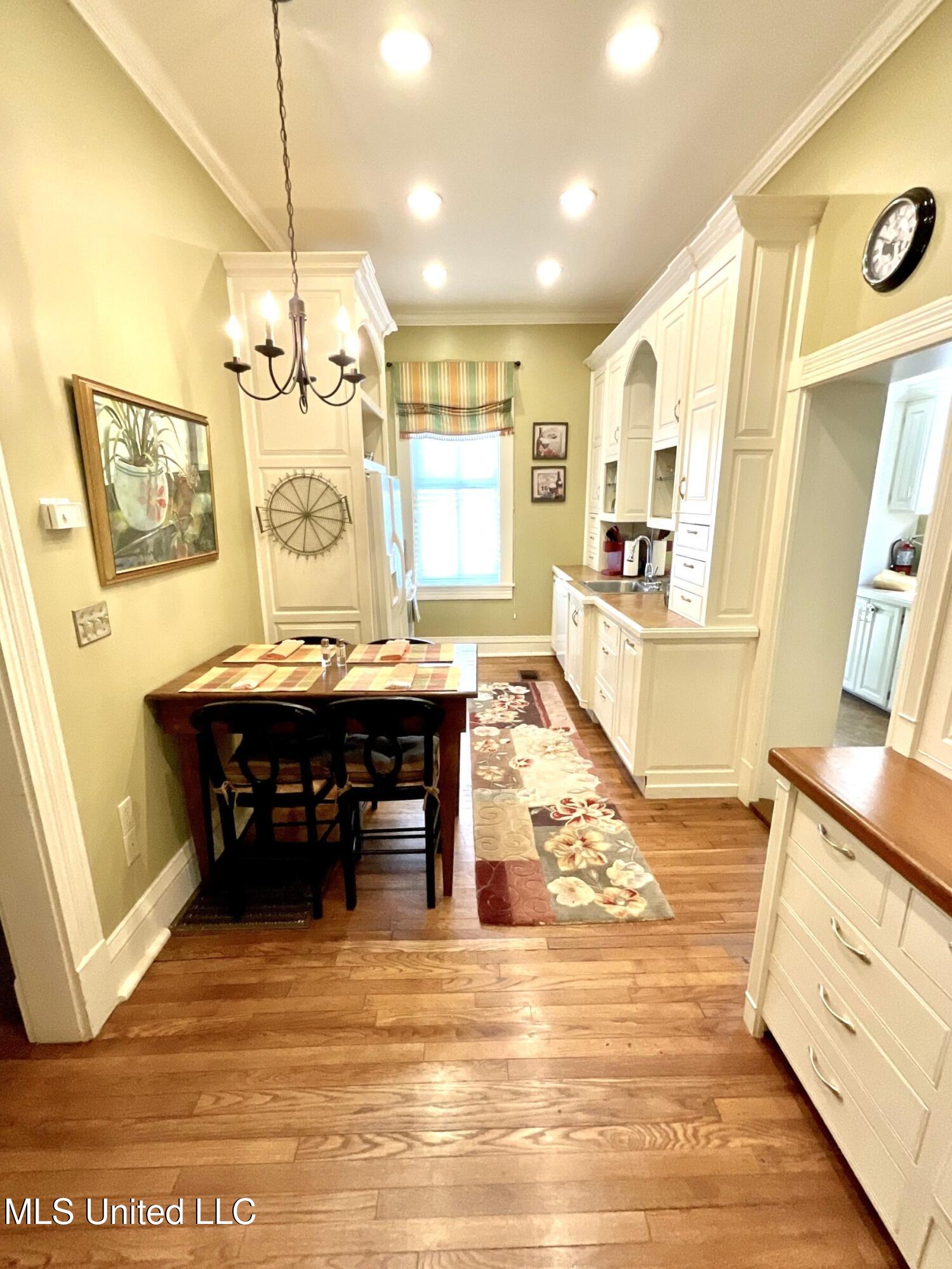 910 Washington Street