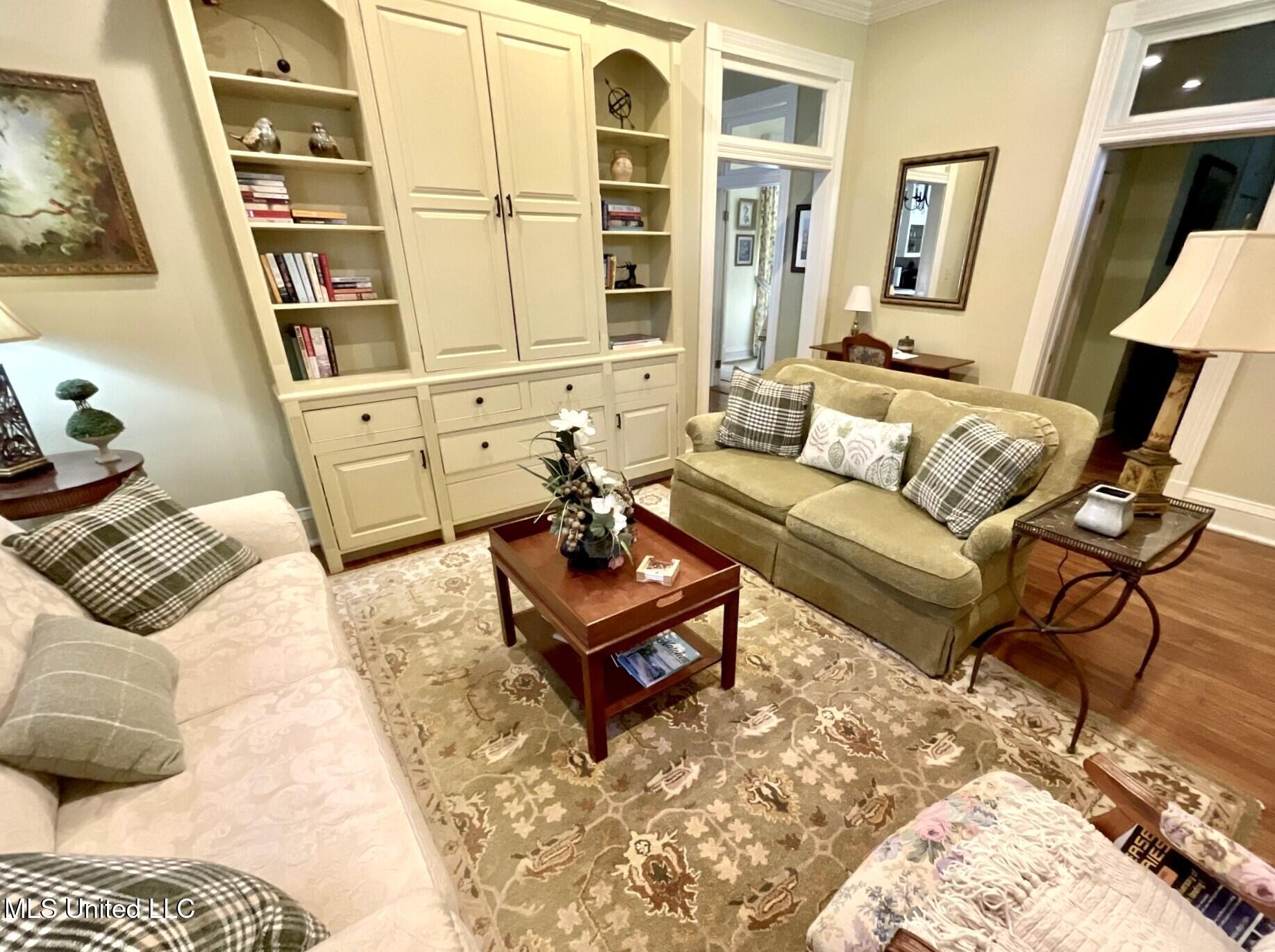 910 Washington Street