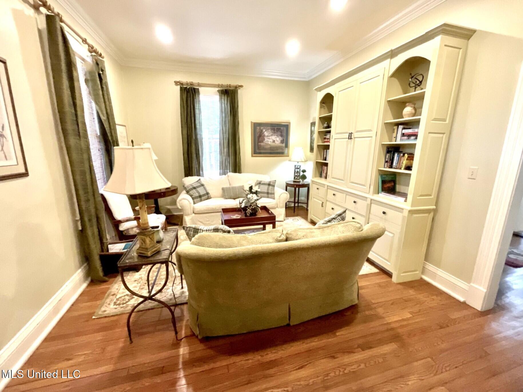 910 Washington Street