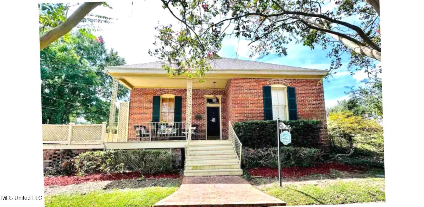 910 Washington Street