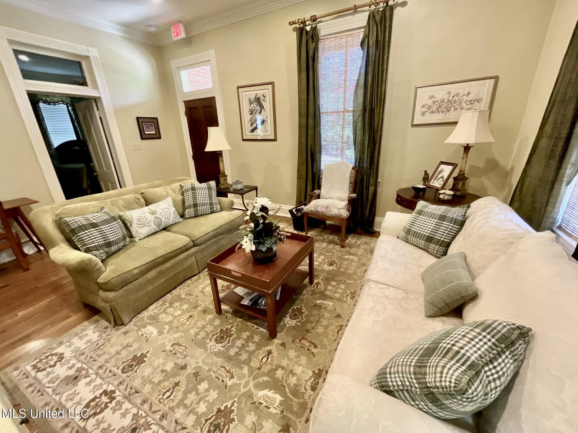 910 Washington Street