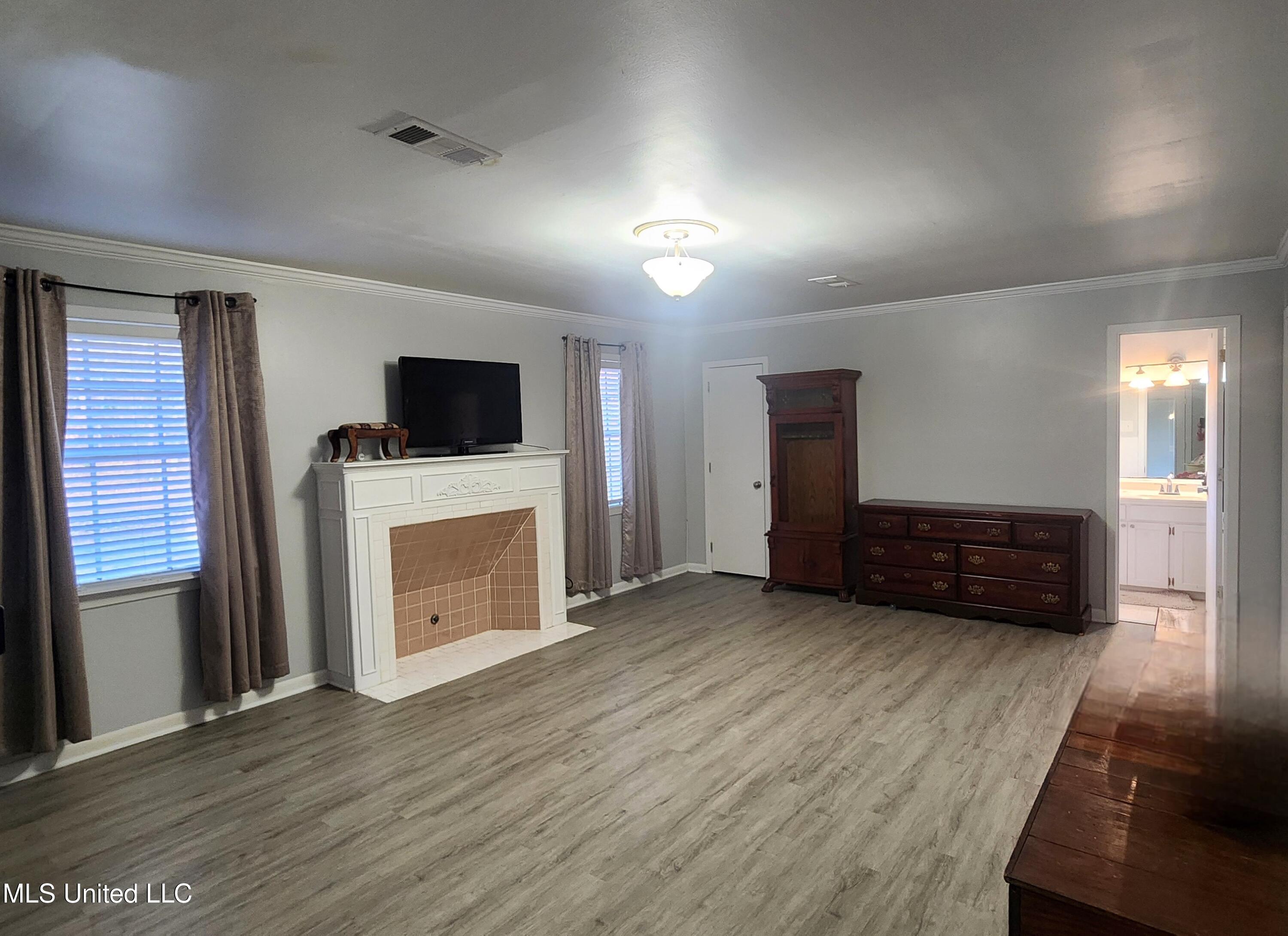 200 Dunbarton Drive